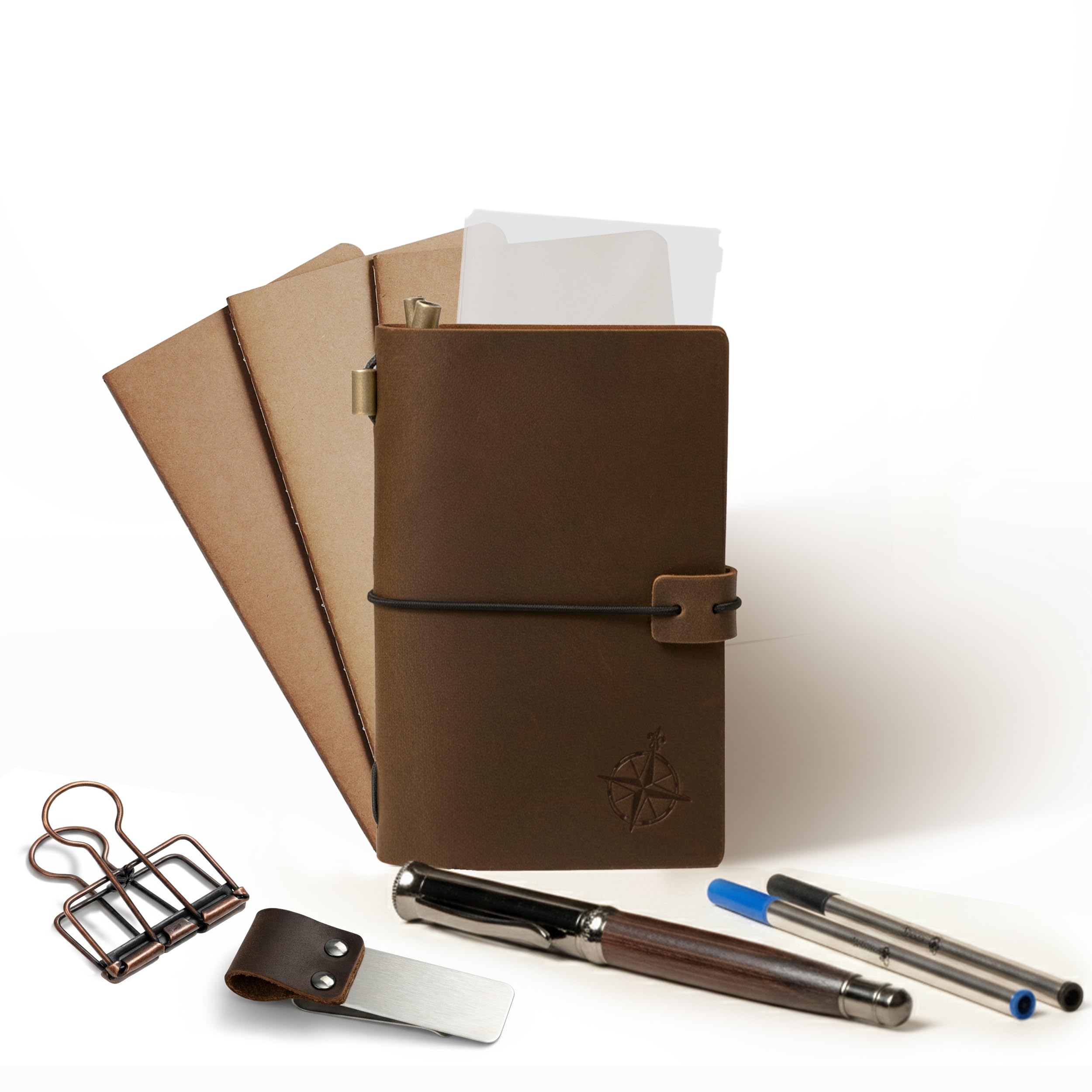 Wanderings Cuaderno de Bolsillo - 4"x5,1"/ 10x13 cm - Cuaderno de Viaje Recargable - Incluye un Portabolígrafos con Bolígrafo y 2 Recargas de Tinta Adicionales, una Carpeta de PVC y un Clip de Carpeta