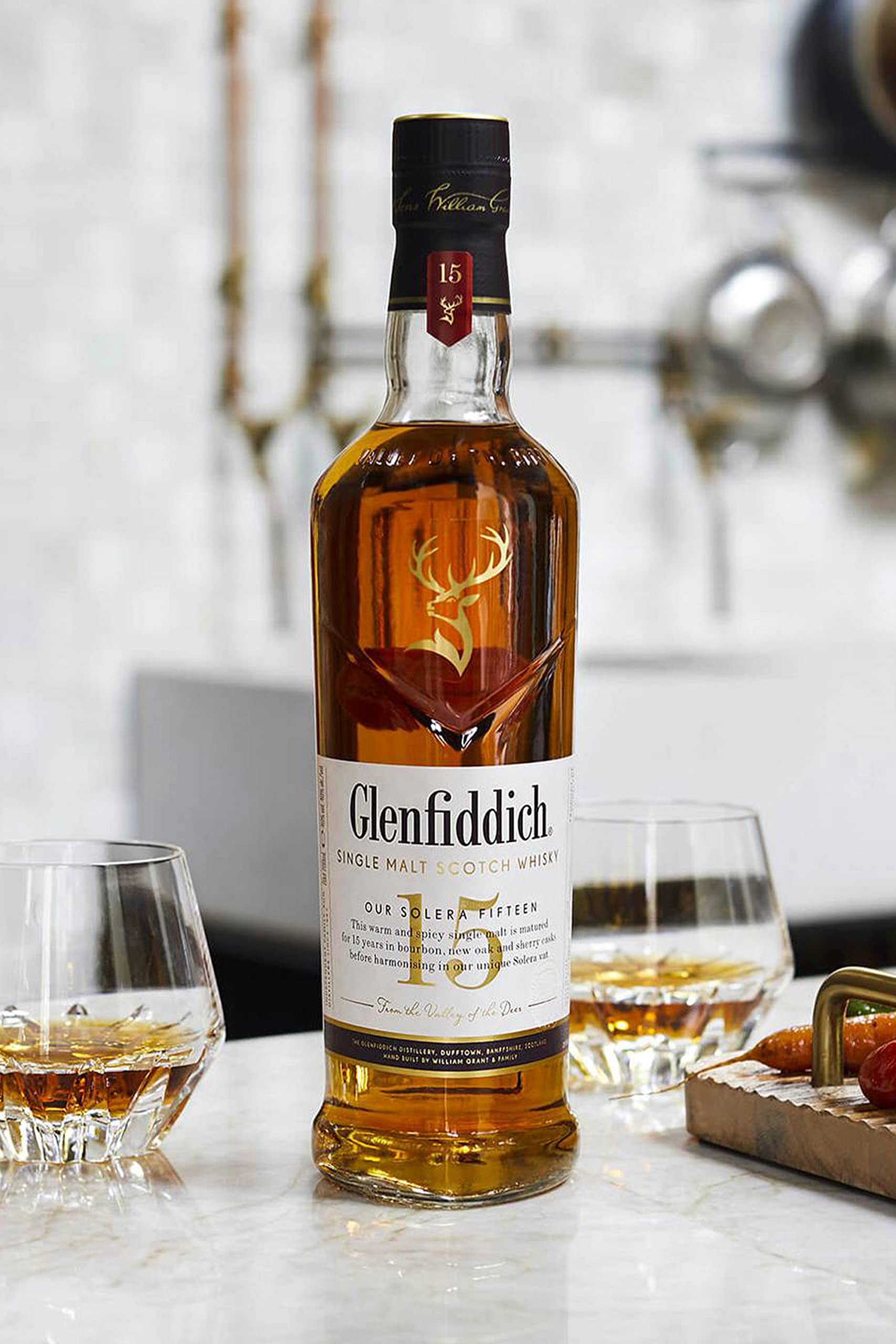 Glenfiddich 15 Jahre Single Malt Scotch Whisky Santtu Geschenkset mit Flachmann, 70cl