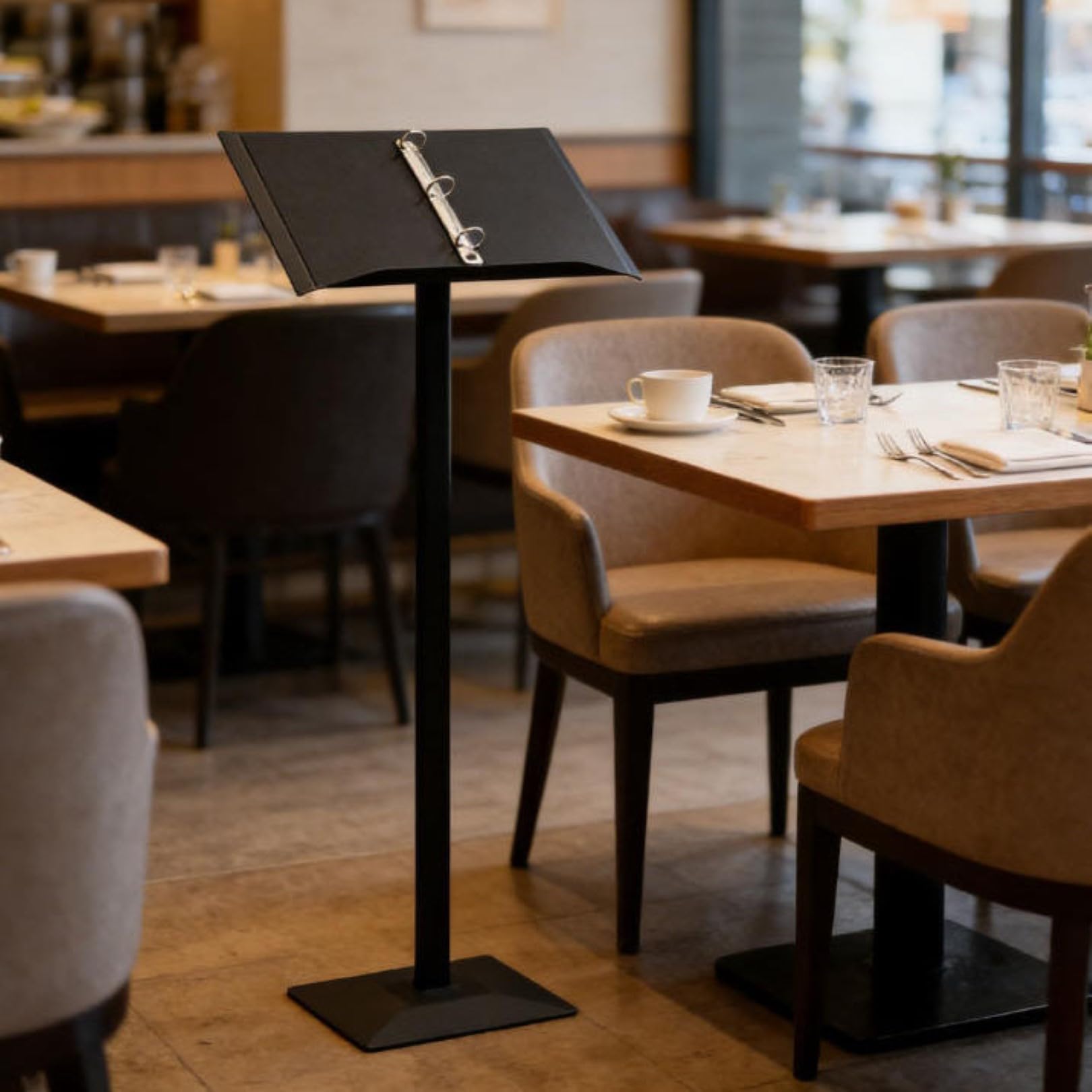 Atril independiente negro, robusto podio de base de hierro para altavoces.Soporte de exhibición de menú de acrílico versátil con carpeta de flip extraíble.Ideal para restaurantes, conferencias, evento