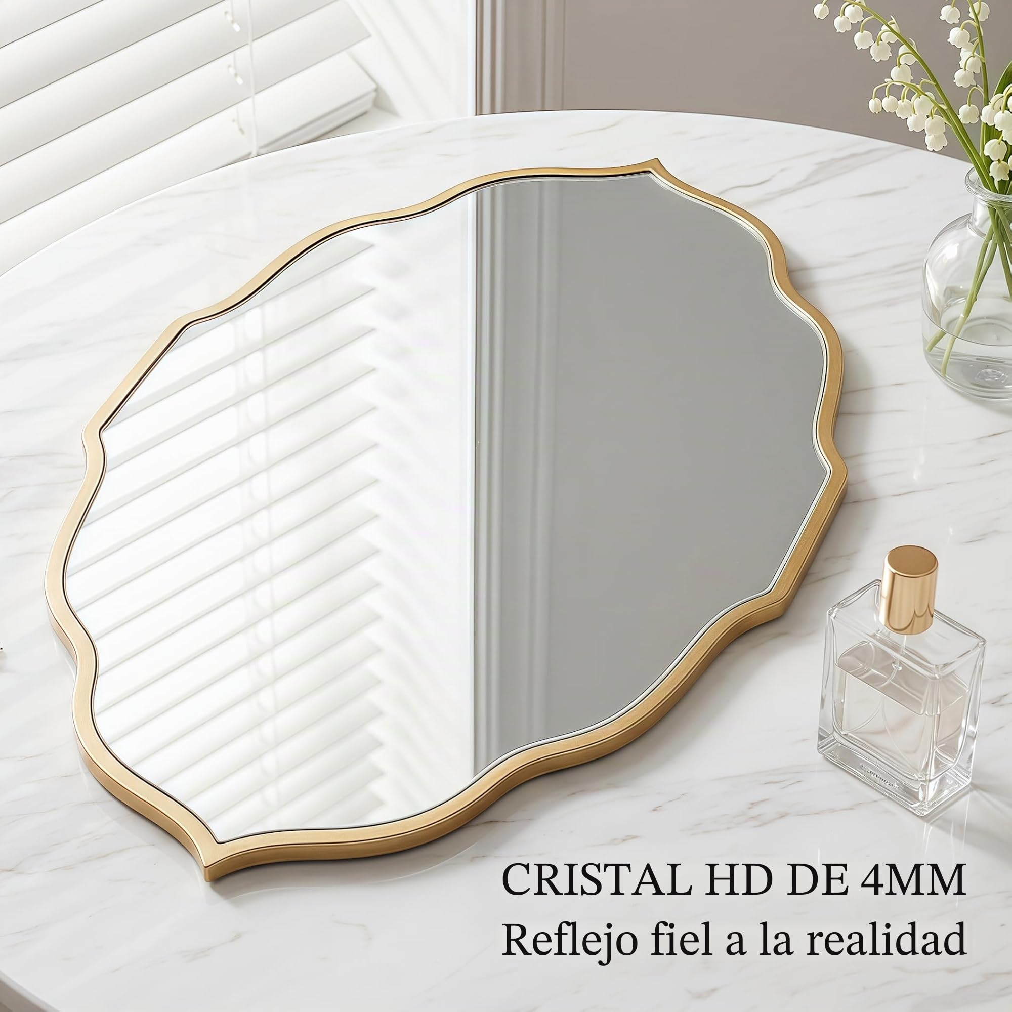 PERFNIQUE Espejo de pared dorado, 81 x 51 cm, espejo ovalado ondulado para baño, espejo decorativo grande para entrada, dormitorio y sala de estar, colgar o inclinar