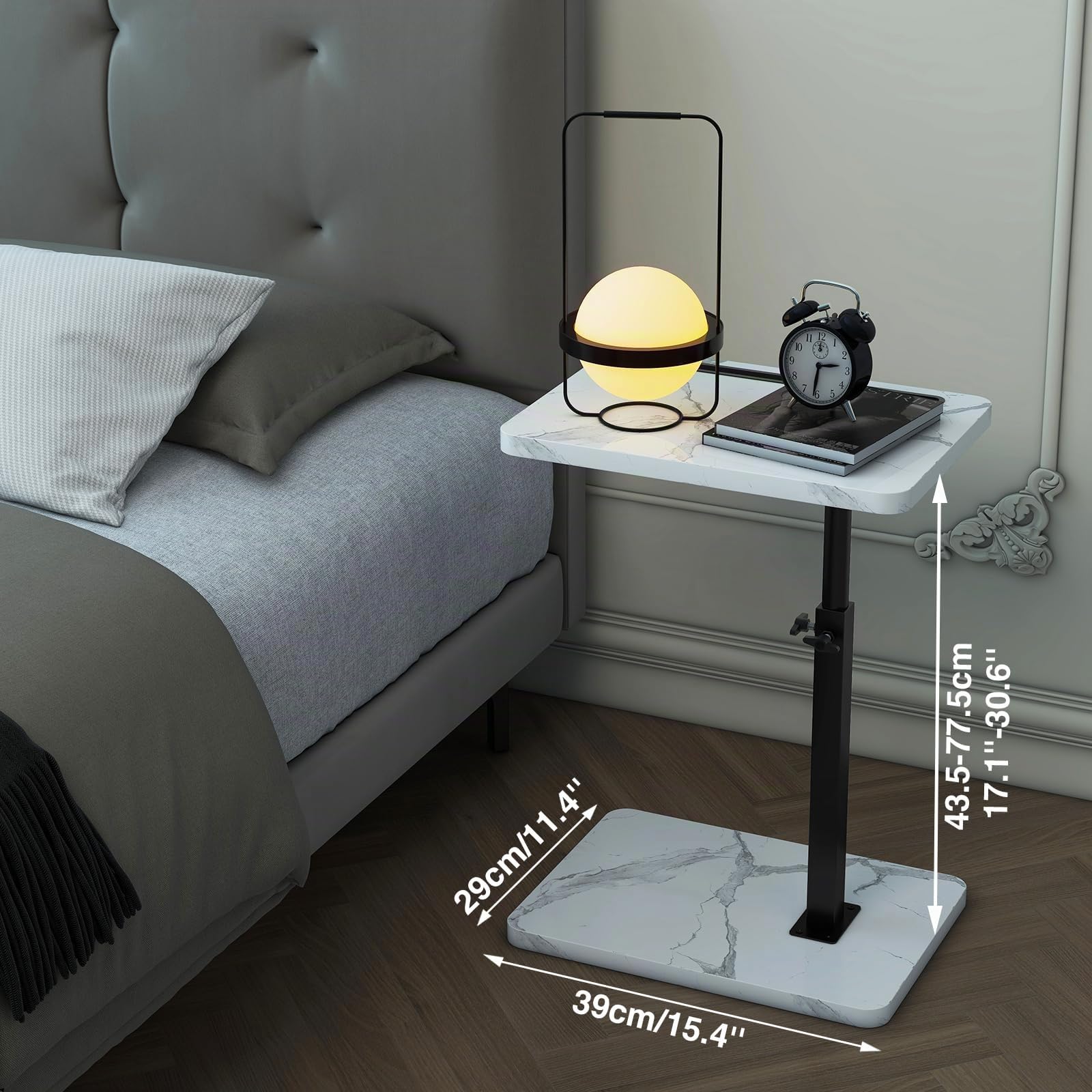 IBUYKE Tavolino a forma di C, girevole a 360°, regolabile in altezza, per stanze strette, con slot per telefono e tablet, per soggiorno, camera da letto, effetto marmo bianco TVT003BW