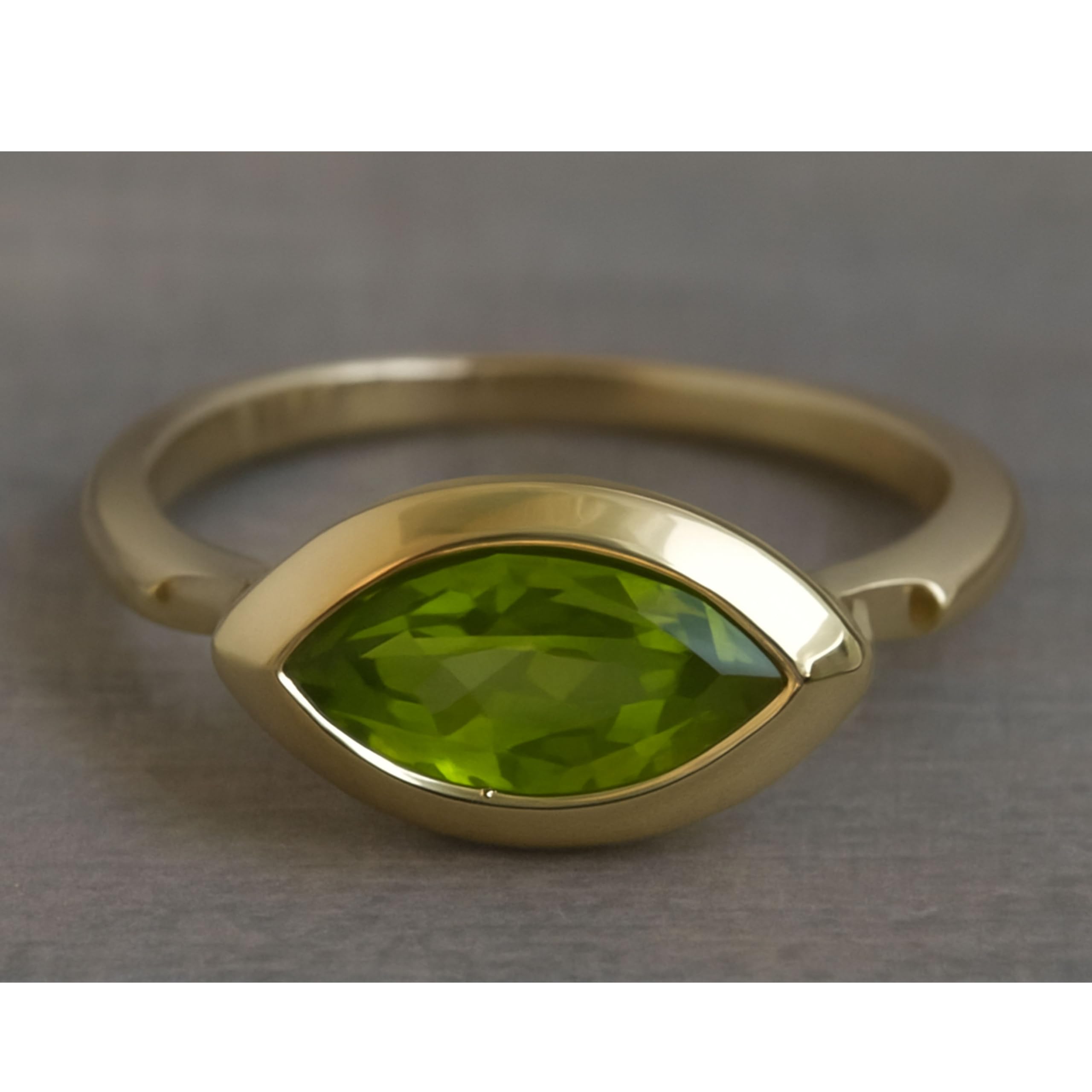 Anello Marquise Peridot in argento sterling placcato oro