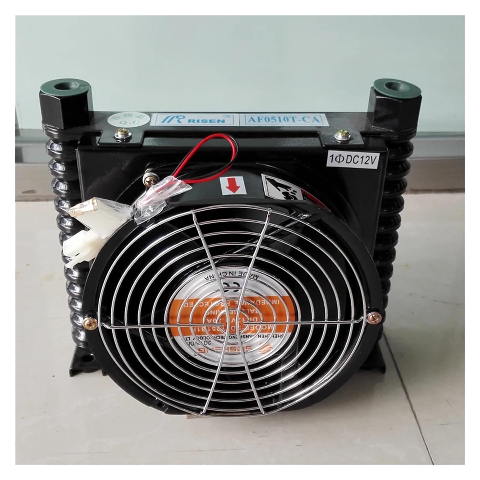 Alta precisione Radiatore Idraulico Raffreddato Ad Aria24V/12V/220V/380V Radiatore Del Serbatoio Del Carburante Del Veicolo Modificato Radiatore Olio Raffreddato Ad Aria AF0510T-CA Ampiamente applicab