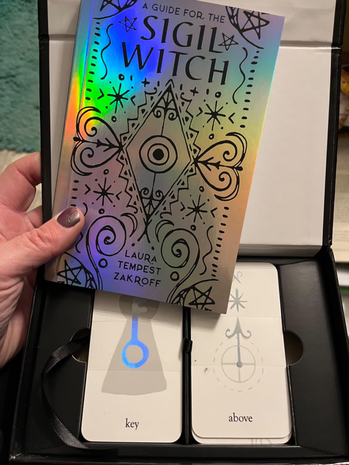 Sigil Witchery Oracle: 60 Cards for Drawing Magic : Zakroff, Laura ...