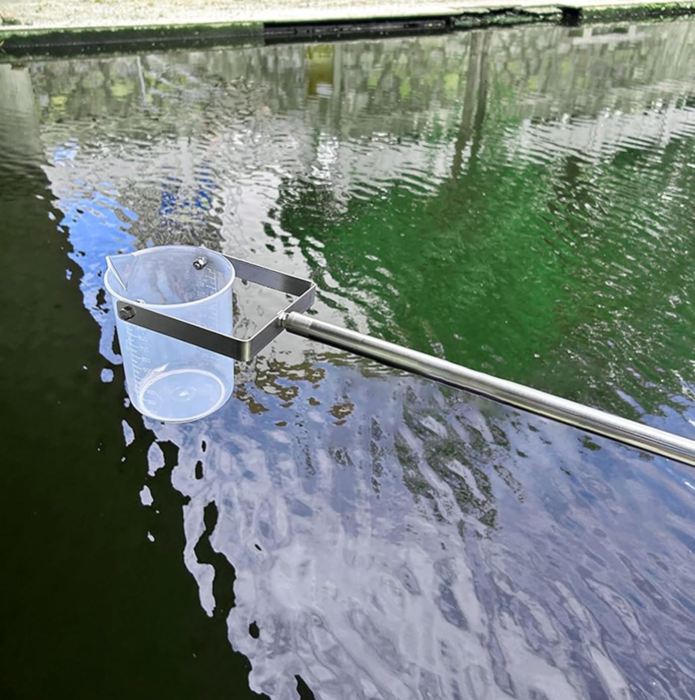Campionatore d'Acqua telescopico in Acciaio Inossidabile, Estensione Leggera per Il campionamento dell'Acqua per monitoraggio Ambientale/impianti di Produzione/Piscine, con Tazza Graduata