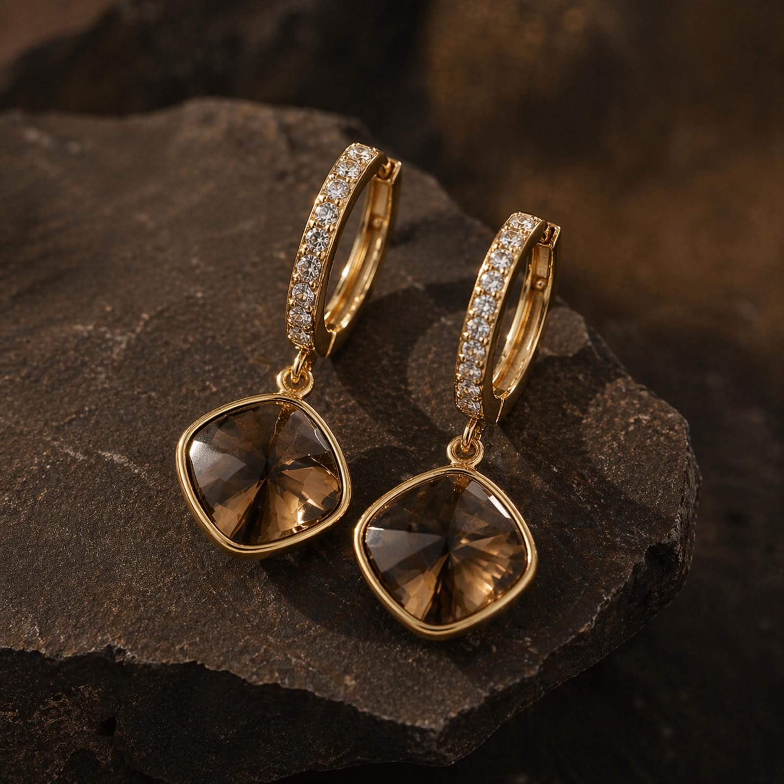 Orecchini cerchio pendenti donna argento 925 placcato oro 14K pietra taglio cushion fantasy con zirconi pavé huggie design moderno gioiello fatto a mano party occasione regalo