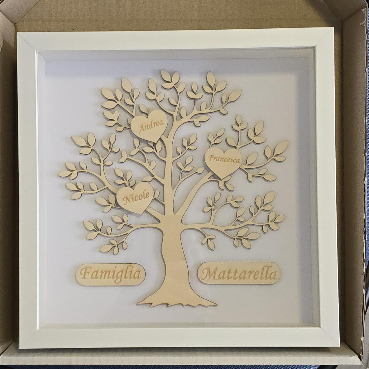 Stileitaliano Quadro Personalizzato Albero della Vita in Legno con Cornice, Regalo Famiglia con Nomi Incisi, Decorazione da Parete o Tavolo, Bianco