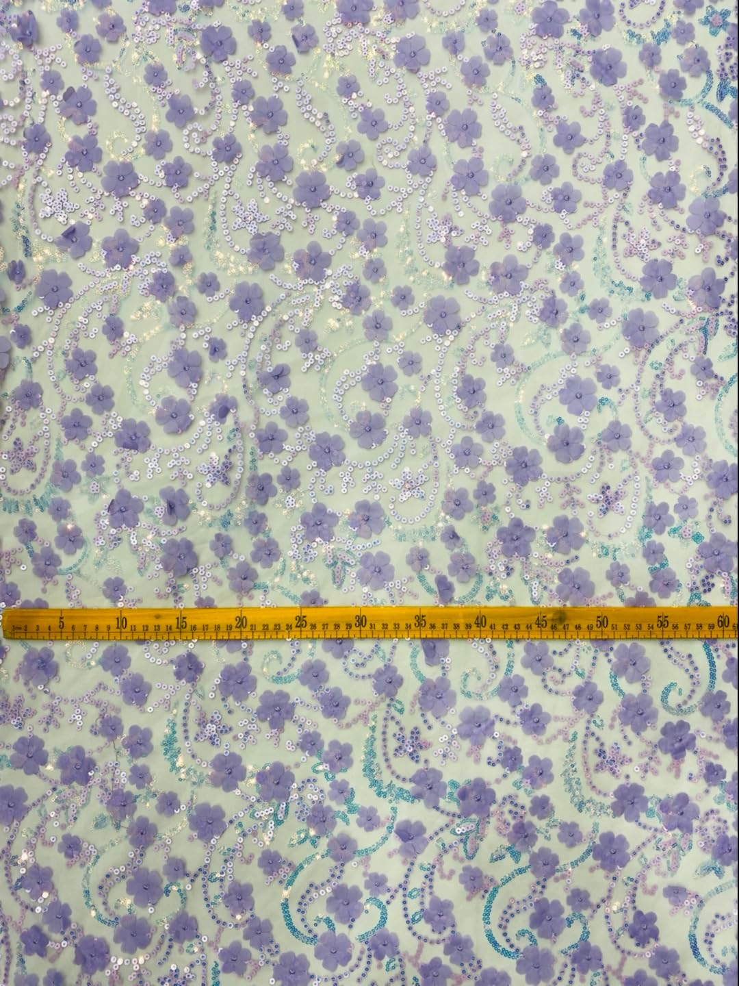 Floral Sequin Embroidered Mesh Lace Fabric with Sheer Base, Delicate Flower Pattern (紫色)
