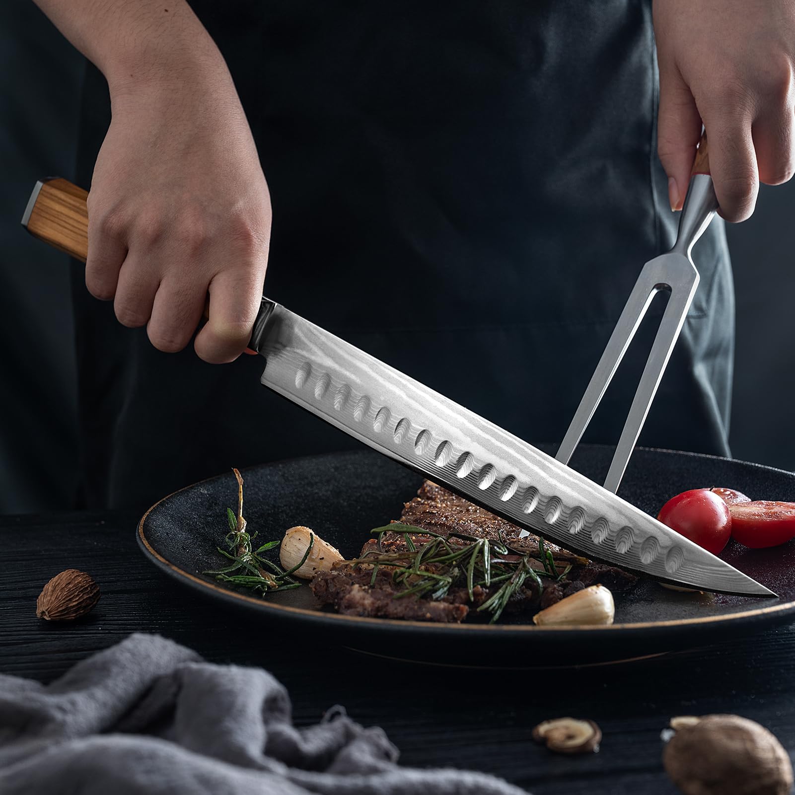 Set di Coltelli da Intaglio e Forchetta, 67 Strati VG10 Acciaio al Carbonio Alto Coltello da Carne 22,5CM, Coltello e Forchettone per Carne con Manico in Legno d'Ulivo, 2 pezzi