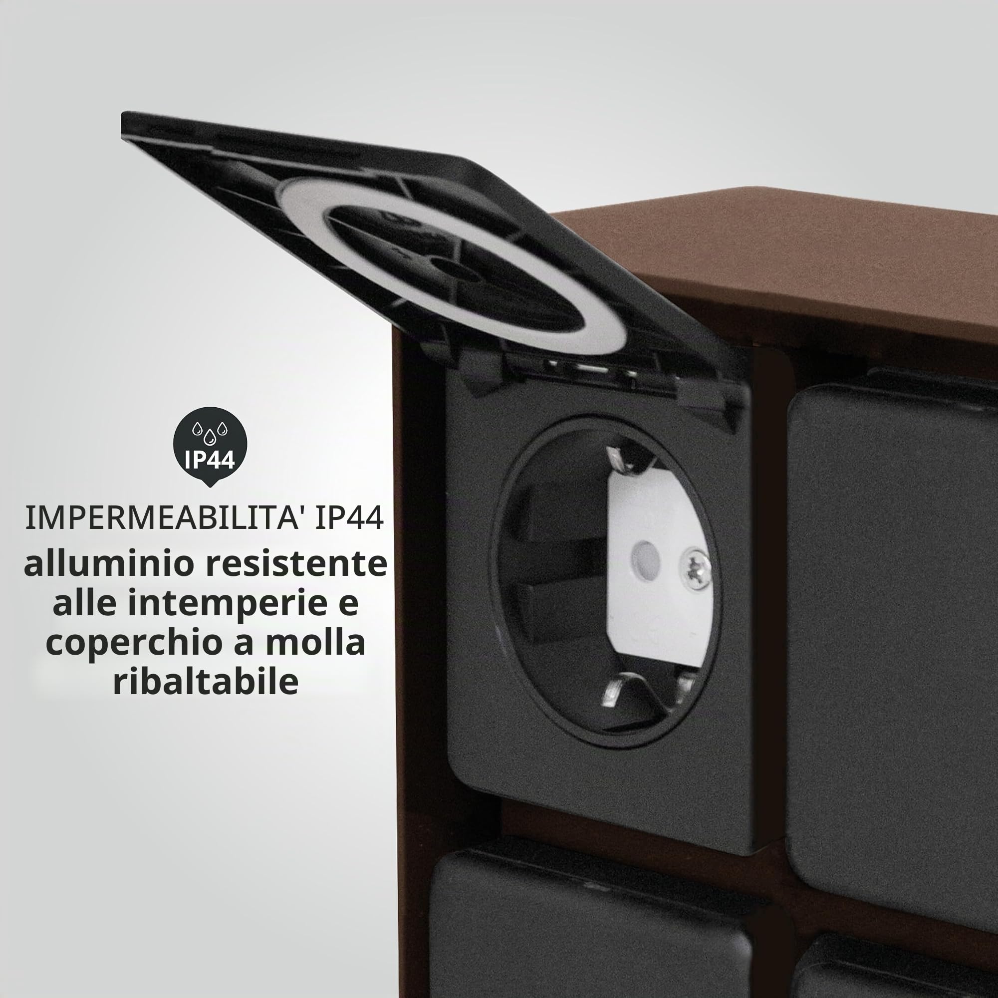 LED Universum Presa esterna ADAM, marrone ruggine con coperture nere, 4 scomparti, acciaio inox verniciato a polvere, cablata per il collegamento di attrezzi da giardino o illuminazione, max.