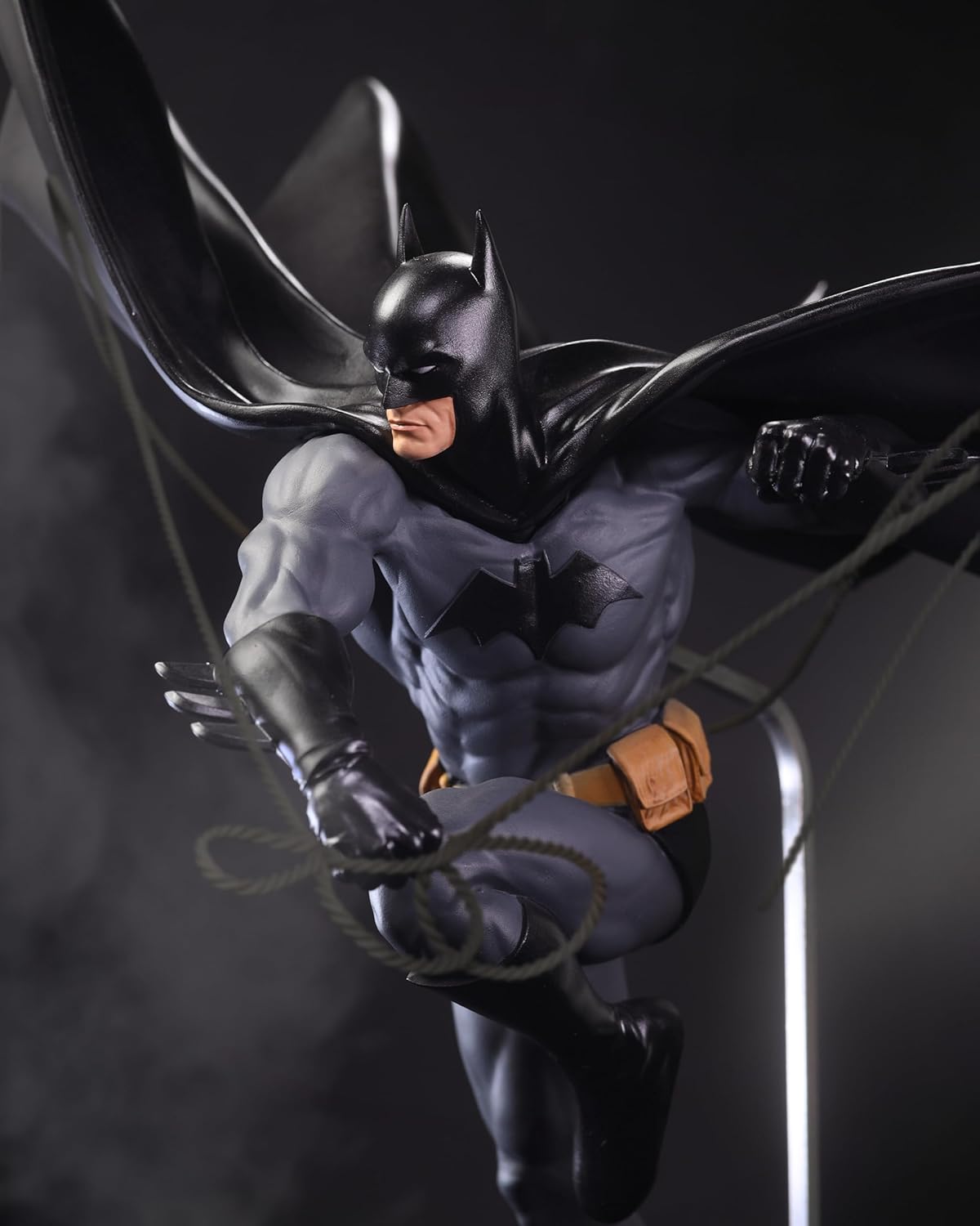 McFarlane Toys - DC Direct DC Designer Series Batman by Dan Mora 1:6th Scale Resin Statue - Image 2