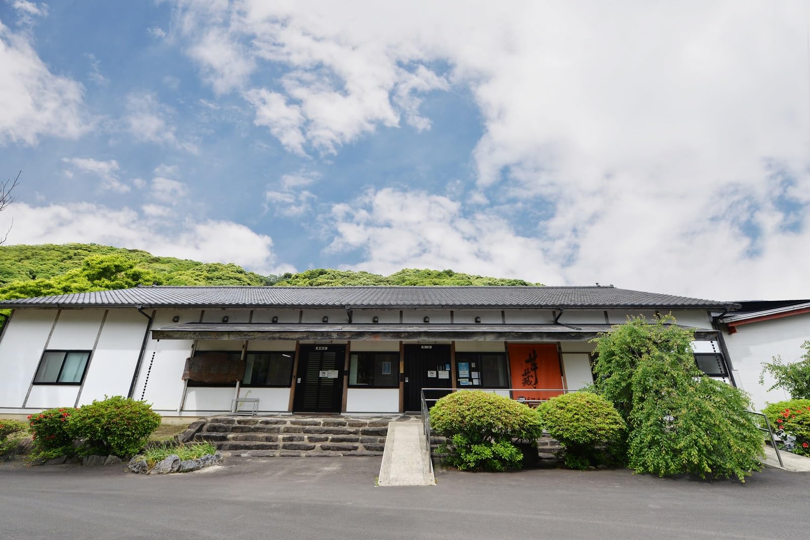 Amazon.co.jp: 種子島酒造 黒麹かめ壺仕込み 紫極 芋 25度 [ 焼酎