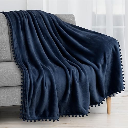 Miniatura 9 de PAVILIA Manta azul marino con pompones para sofá, tamaño individual, suave forro polar acogedor con flecos con pompones, manta decorativa para