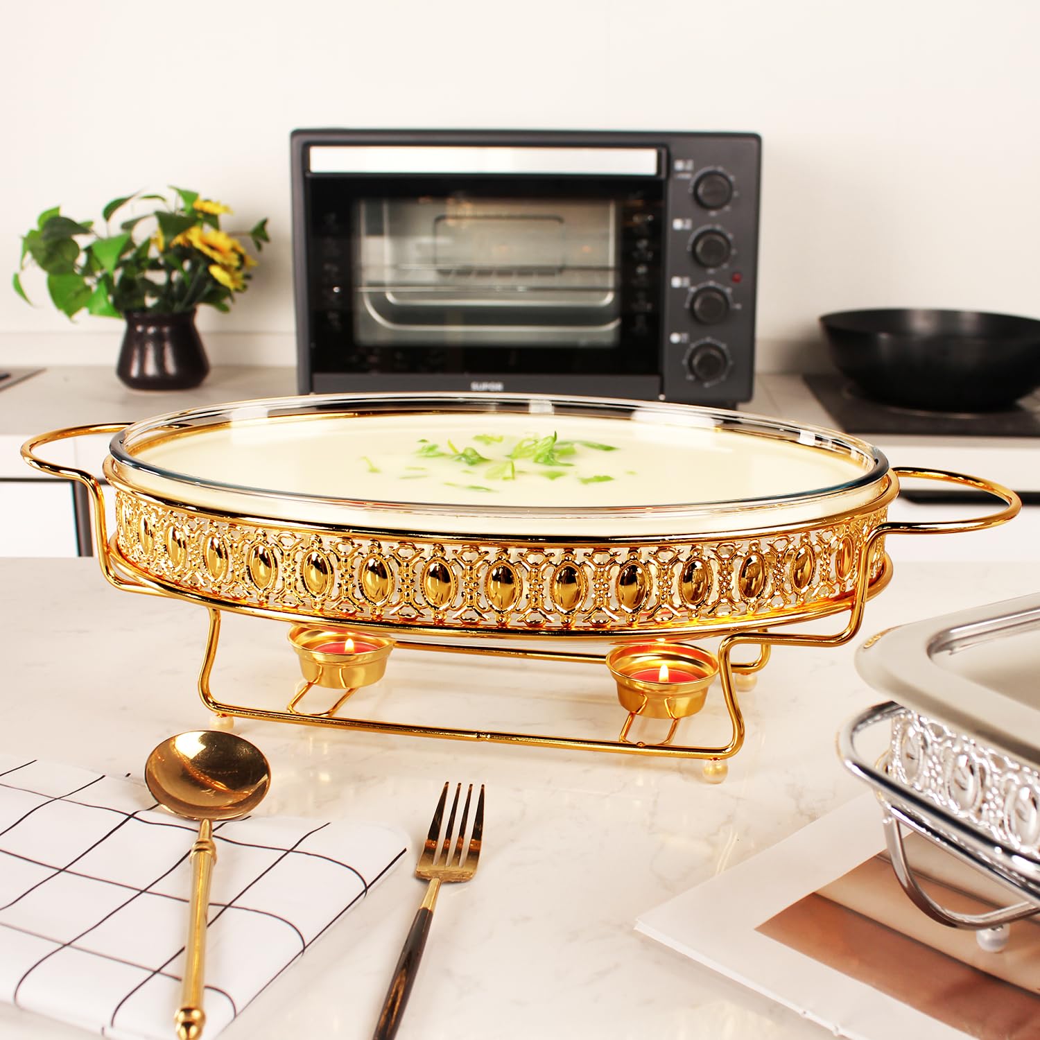 Auflaufform aus Glas mit Edelstahldeckel und Gestell, große Backform für Auflauf und Lasagne, spülmaschinen-, gefrierschrank-, mikrowellen- und ofenfest (Golden oval, 2,5 Qt)