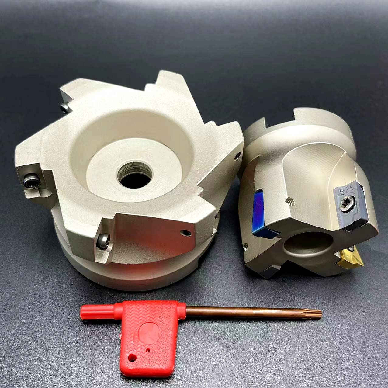 1PC BAP400R 50 63 80 22 50mm Planschaftfräser 4 Flöten Fräswerkzeuge mit 10PCS APMT1604 Einsätze Hochwertiger Mühlenhalter(BAP400R 63 22 4T,No Insert)