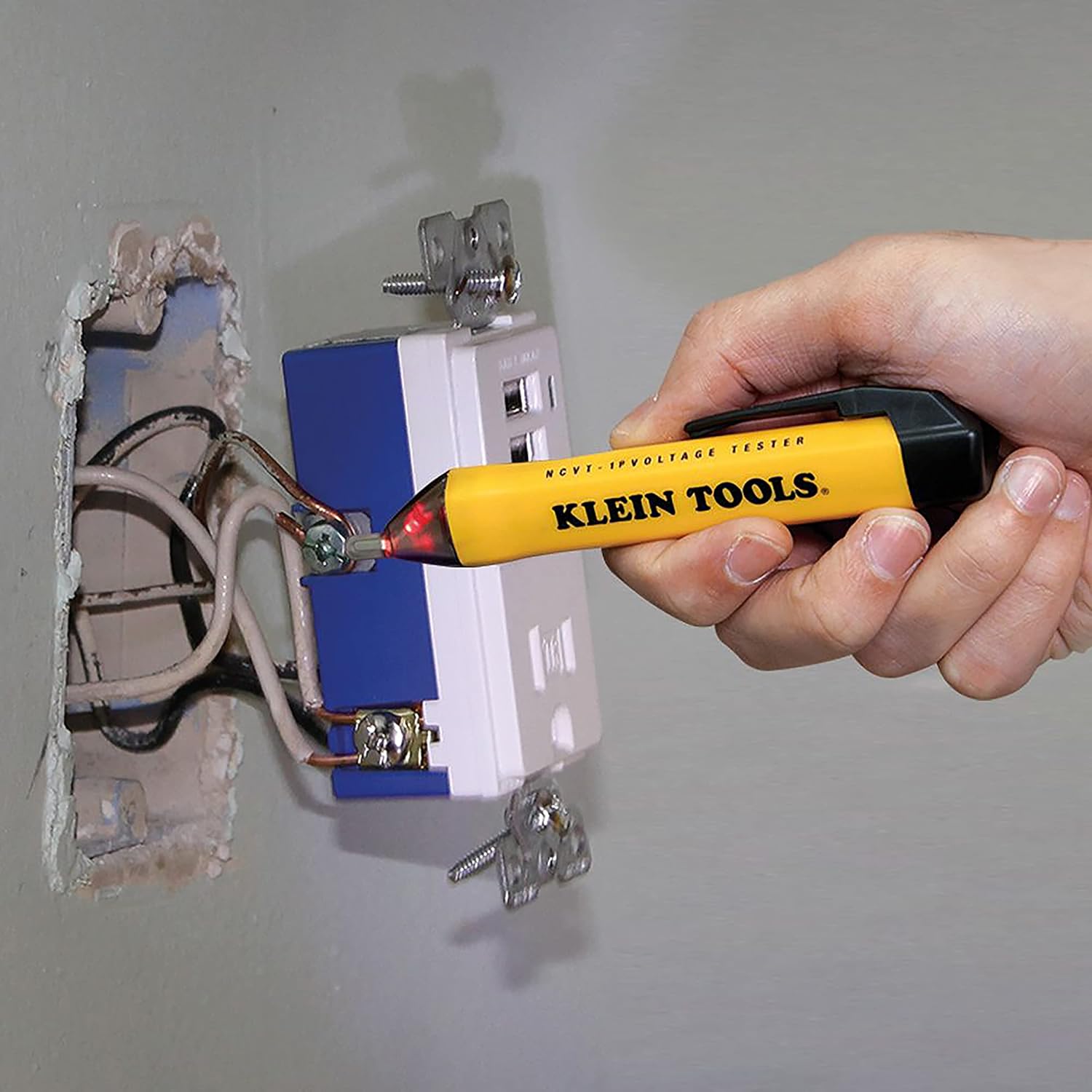 Klein Tools NCVT1P Voltage Tester, Non-Contact Voltage Detector Pen, 50V to 1000V AC, Audible and Flashing LED Alarms, Pocket Clip - - 