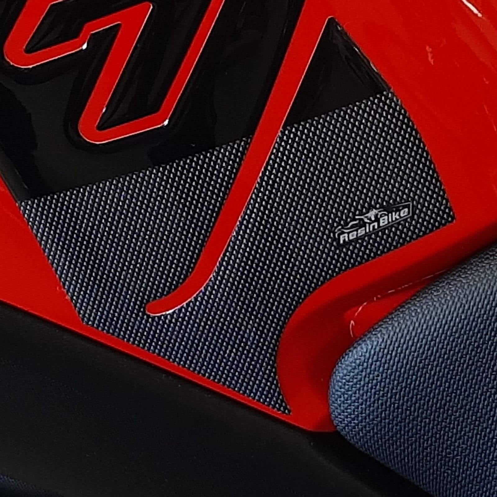 Resin Bike Adesivi Moto Compatibile con Yamaha Tracer 7 2021. Protezioni Laterali Serbatoio da Urti e Graffi. Coppia Adesivi Resinati con Effetto 3D - Rosso