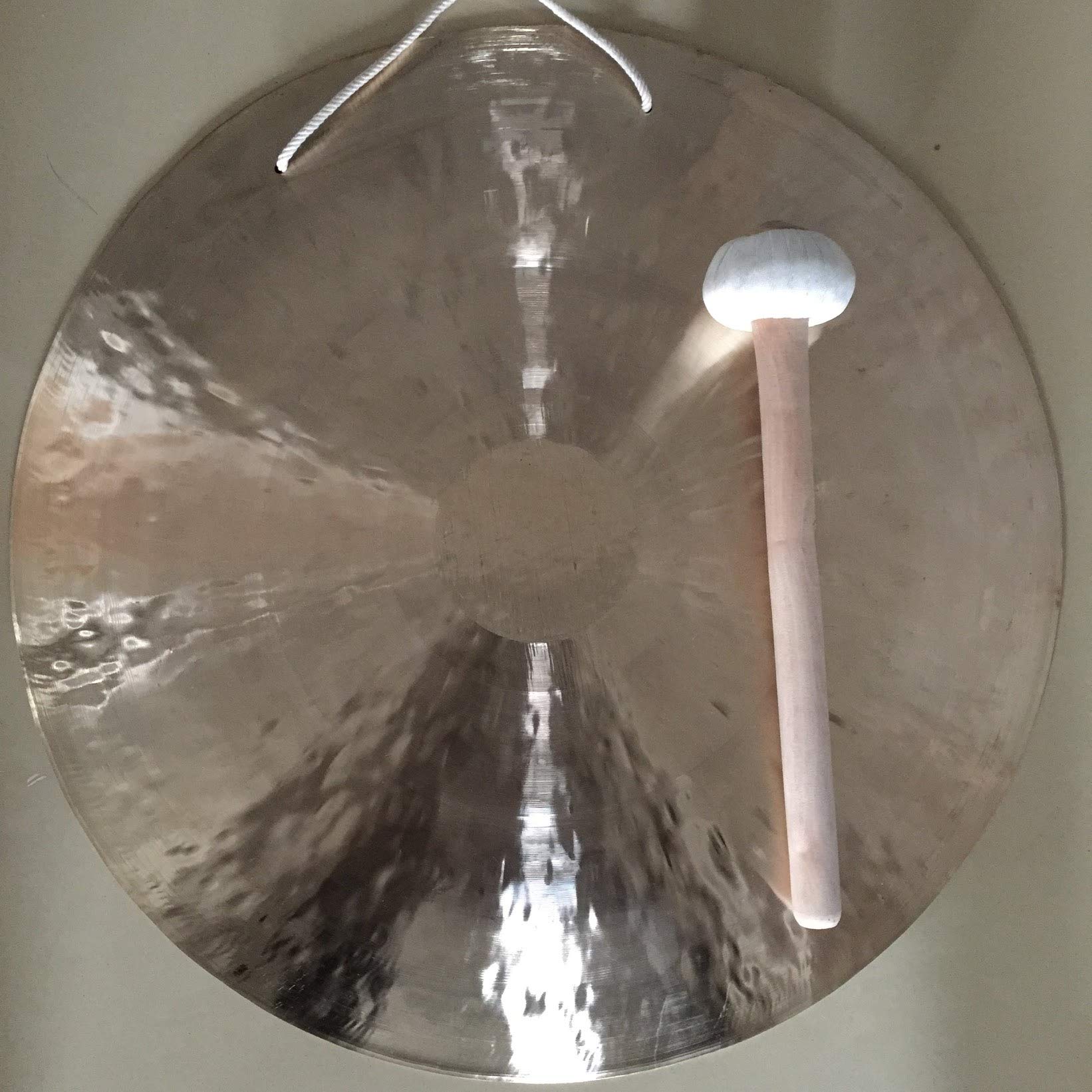 Wuhan Feng Gong Tongs en laiton 55 cm