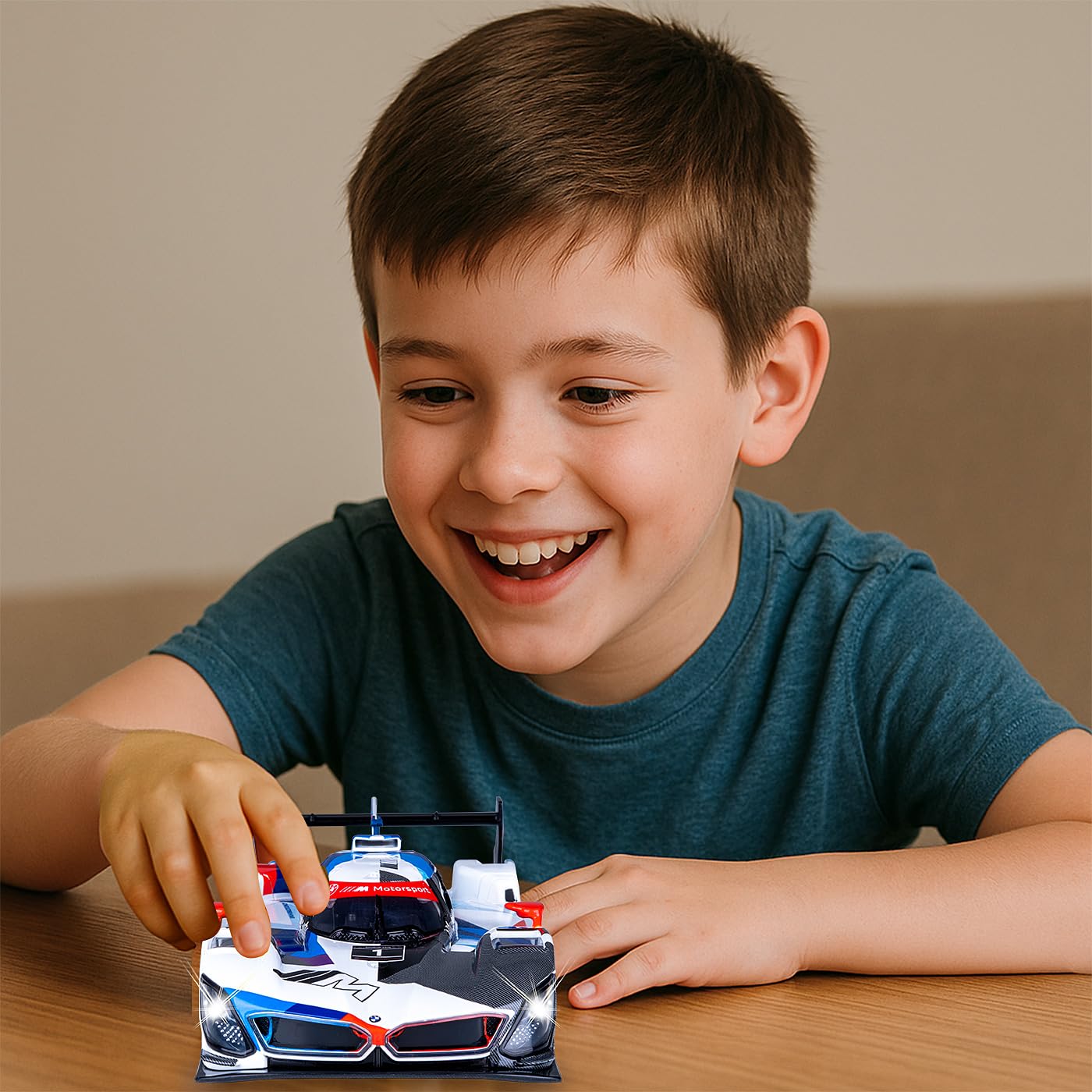 JAMARA 402632 BMW M Hybrid V8 Diecast 1:24 inkl. Knopfzellen - Modellauto Spielzeug, Kinder Car, Model Miniatur Fahrzeuge, Geschenkidee für Jungen und Mädchen, Licht, Motorsound