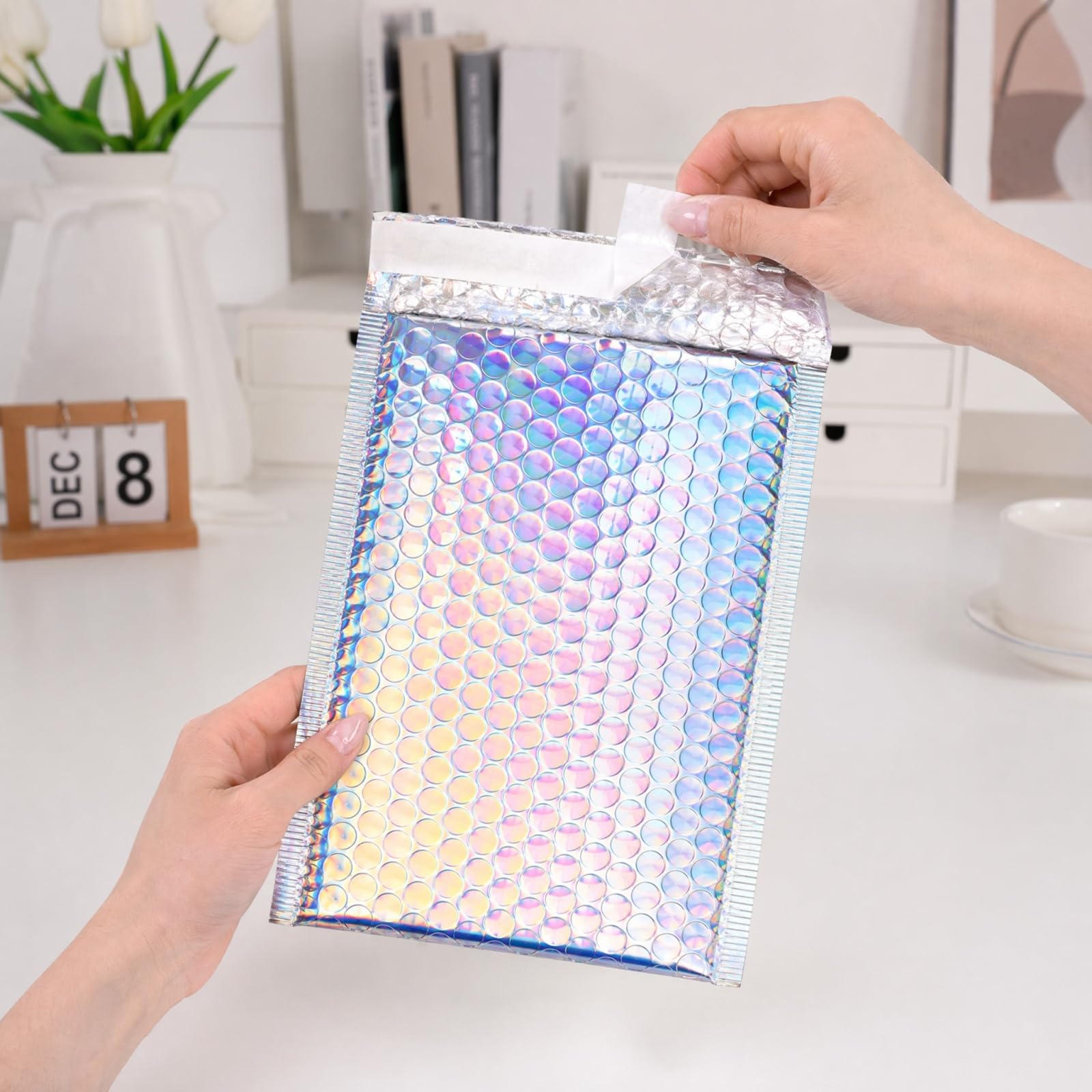 ZAVOOS Sobres metálicos de burbujas, 50 piezas, 3 tamaños, autosellantes | Sobres acolchados de polietileno holográfico, sobres impermeables de burbujas para envío, embalaje, pequeñas empresas
