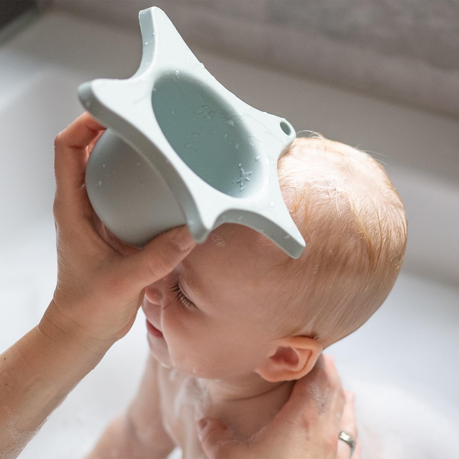 Kindsgut aide de douche, pour enfants, en silicone, en forme d'étoile, design élégant, rince tête, aide pour se laver les cheveux, unisexe, sans BPA, aquamarine