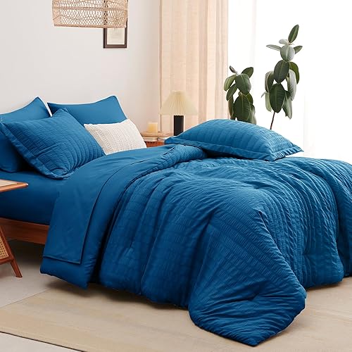 Miniatura 7 de CozyLux  Juego completo de edredón de 7 piezas con sábanas, ropa de cama suave seersucker con edredón y fundas de almohada, sábana bajera, sábana