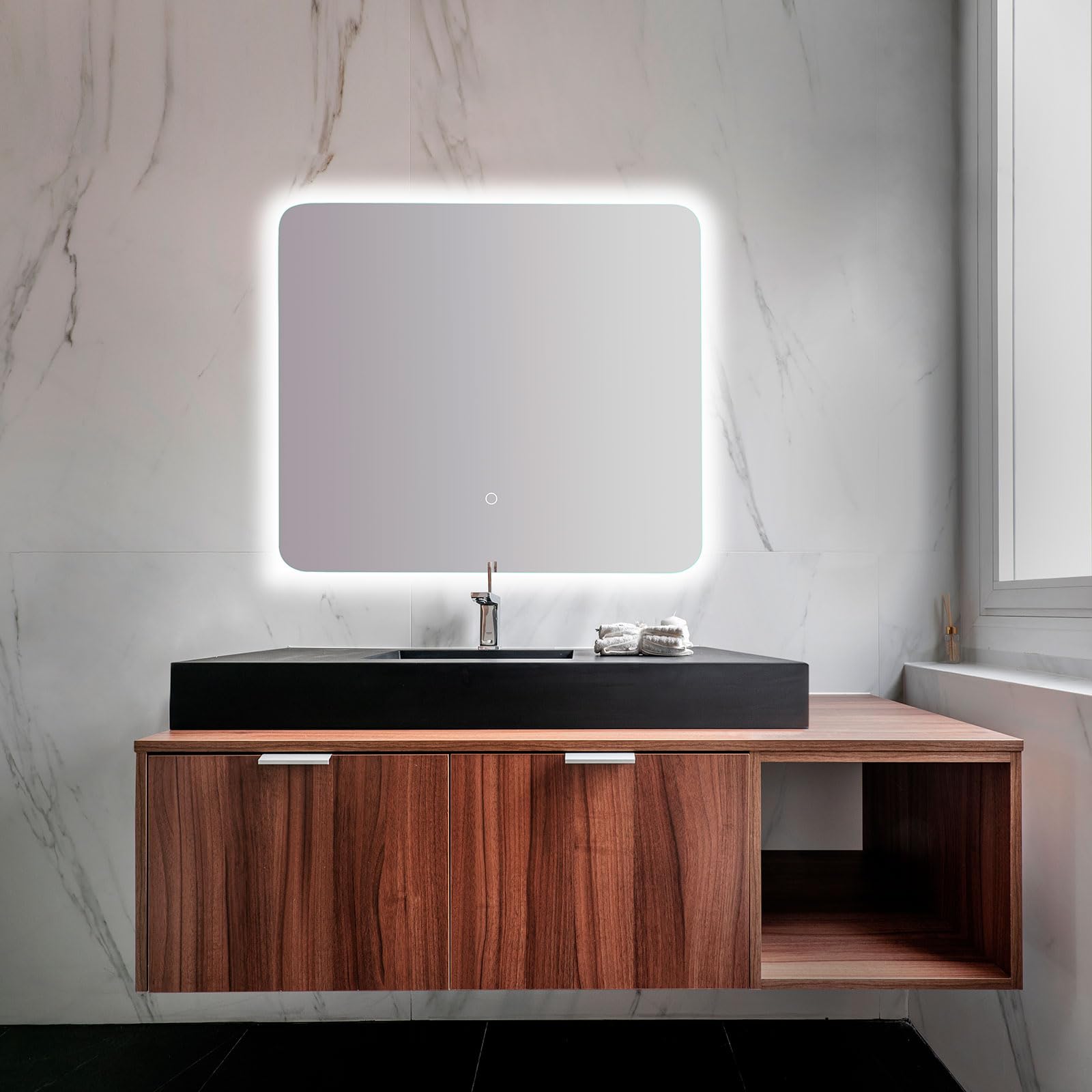Aplike - Espejo de Baño con Luz LED - Botón Touch de Encendido - Luz Blanca Fría (5700K) - 80 x 70cm | Modelo Madison