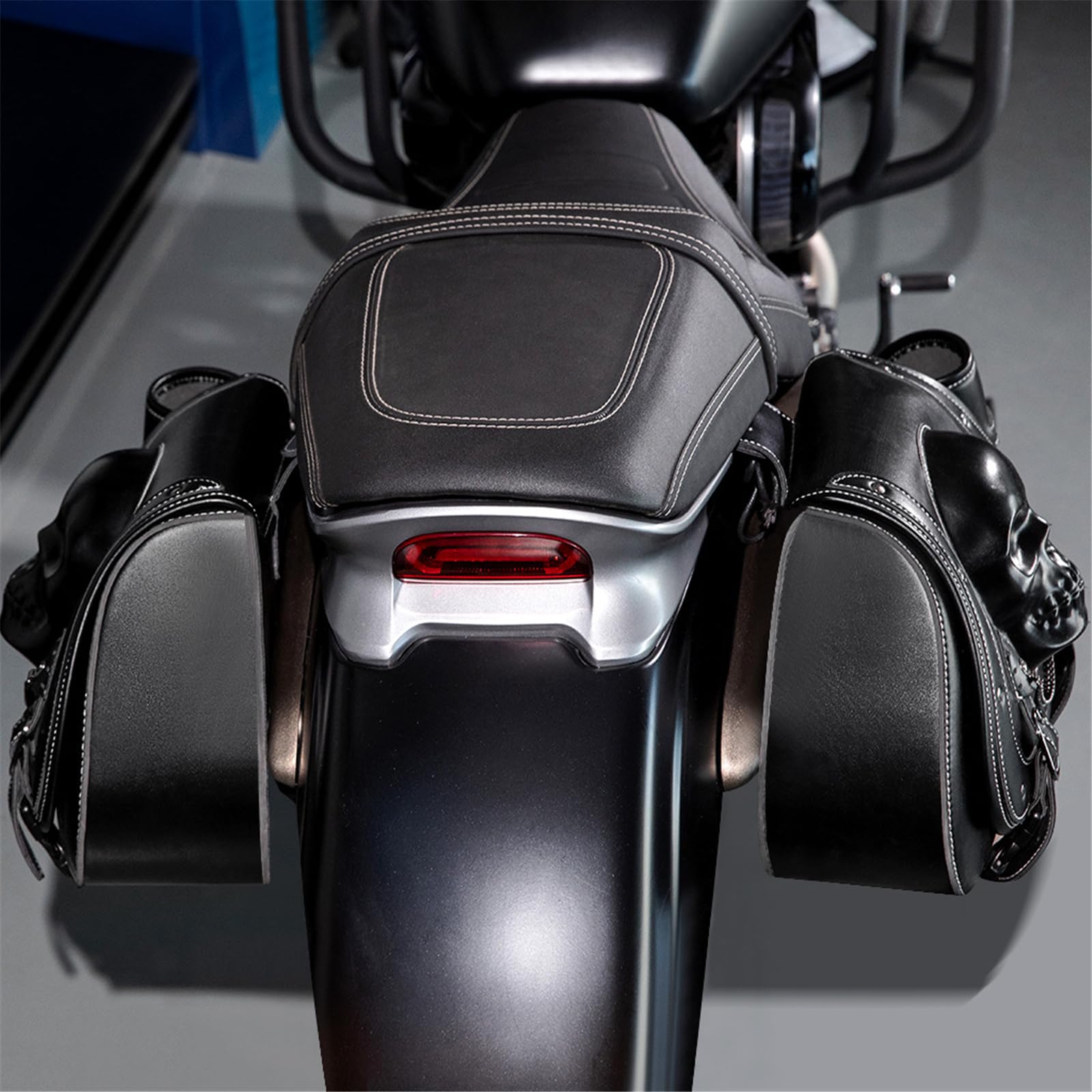 Borse laterali impermeabili del motociclo del cuoio dell'unità di elaborazione di grande capacità borse laterali eleganti del cranio disegni borsa di stoccaggio dello strumento per
