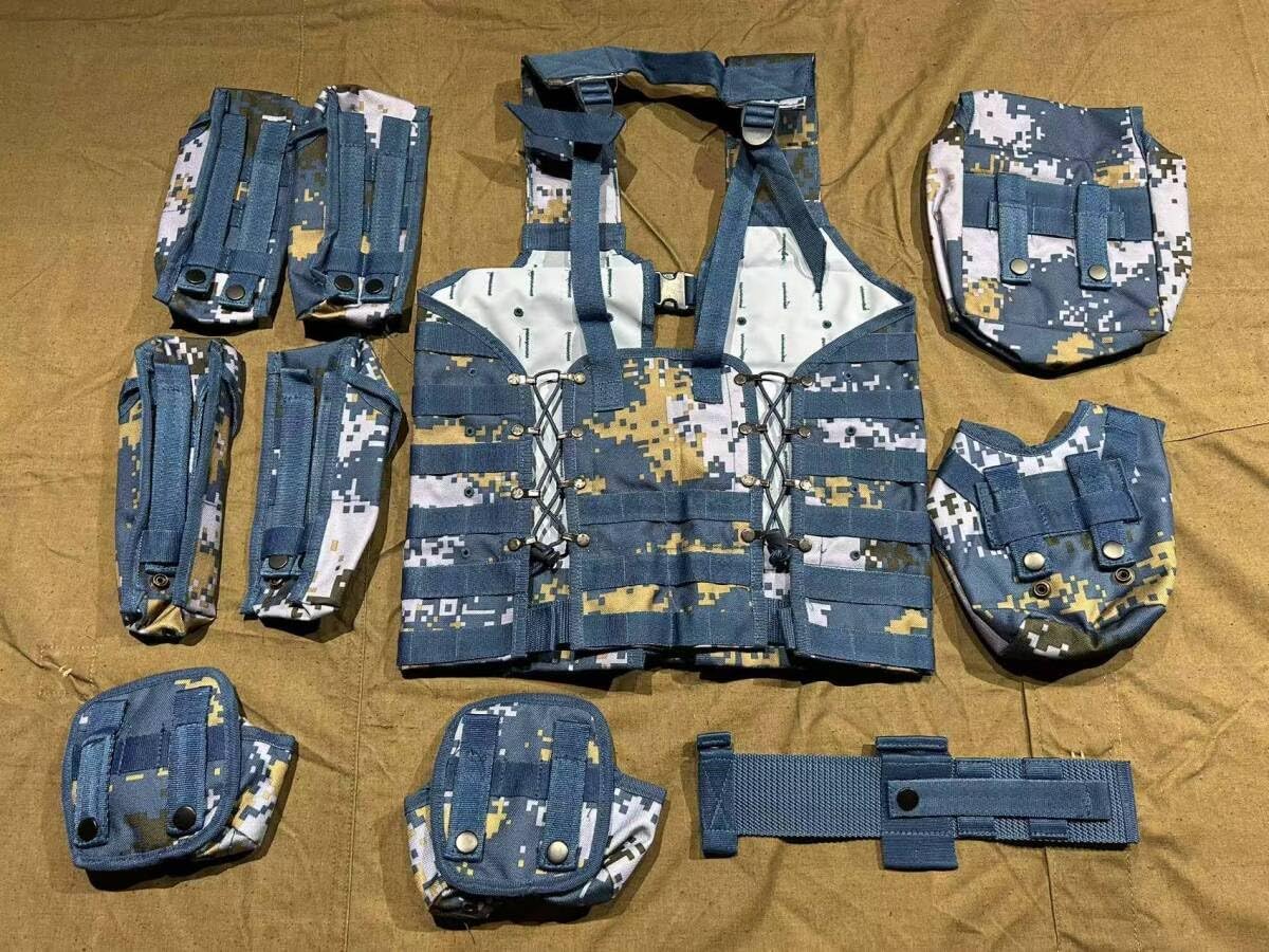 06式通用単兵携行具 中国人民解放軍タクティカルベスト ポーチ多数あり
