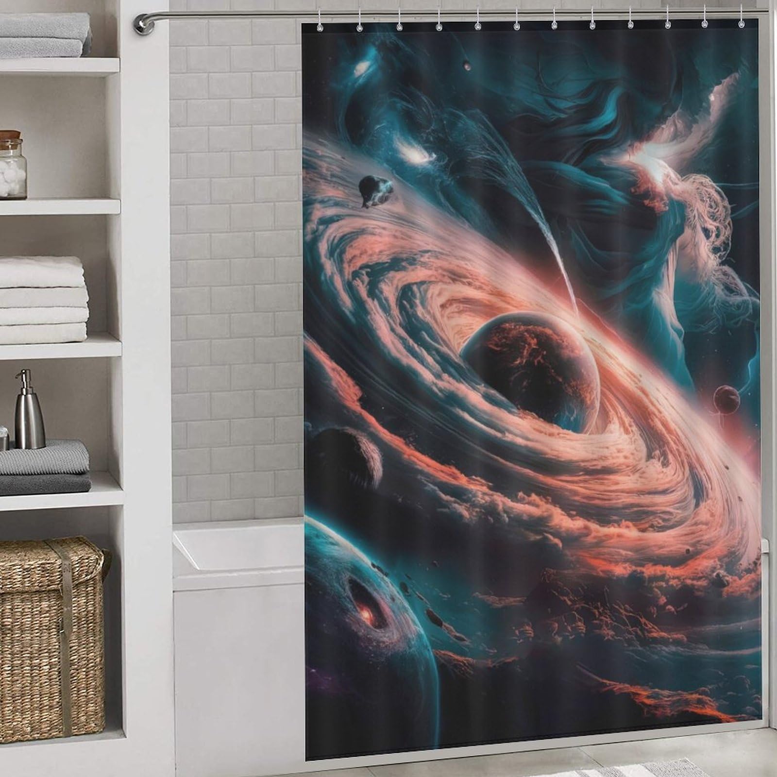 Rideau de douche doux et lavable Galactic Vortex pour moderniser une salle de bain d'hôtel