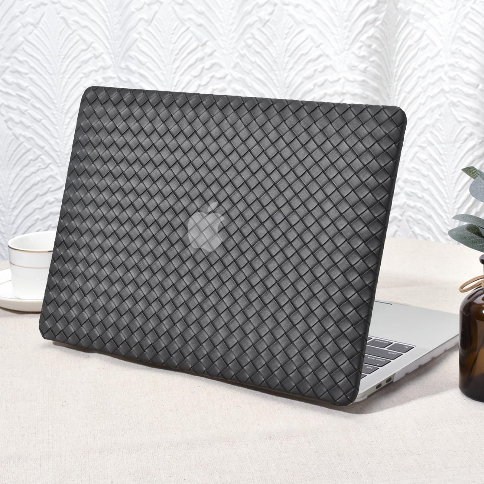 Seorsok Compatible with MacBook Pro 13 inch Case M2 2023,2022,2021-2016 A2338 M1 A2251 A2289 A2159 A1989 A1708 A1706,Leather Plastic Hard Shell&Transparent Keyboard Cover,Black Tartan PVC Leather
