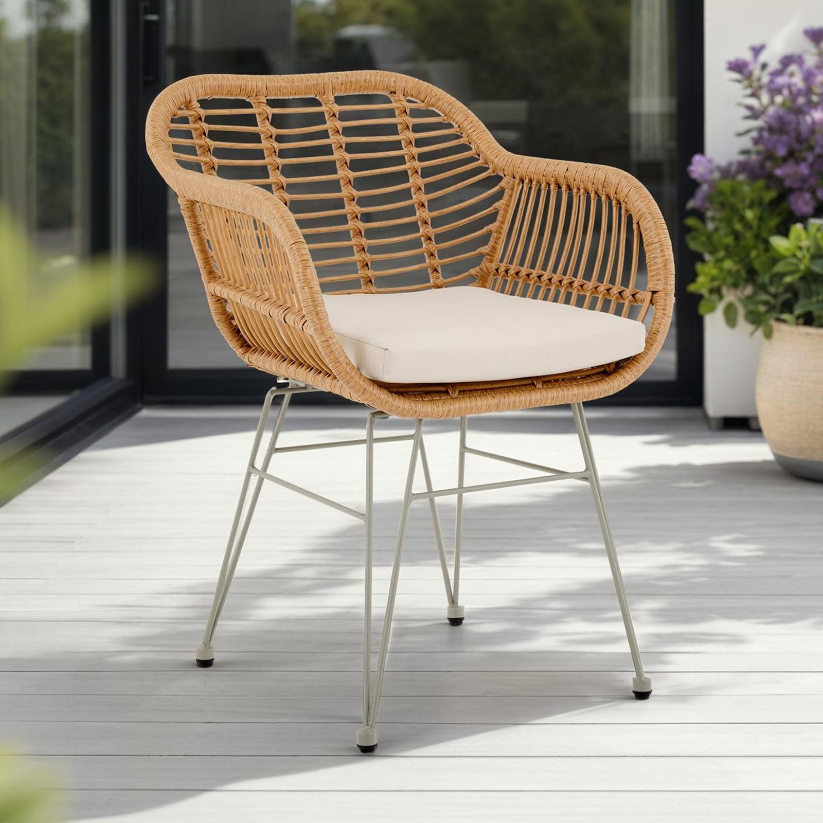 IDIMEX Lot de 2 chaises de Jardin Paramo, Imitation rotin Brun et Beige Fauteuil d'extérieur pour terrasse ou Balcon résistant aux UV, 4 Pieds en métal Anti-Rouille et Coussin d'assise Blanc