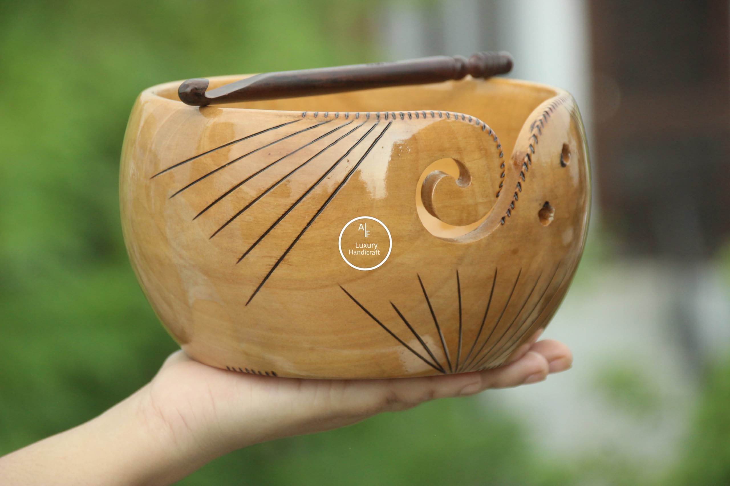 Bol de rangement de laine en bois contre les pelotes emmêlées au crochet