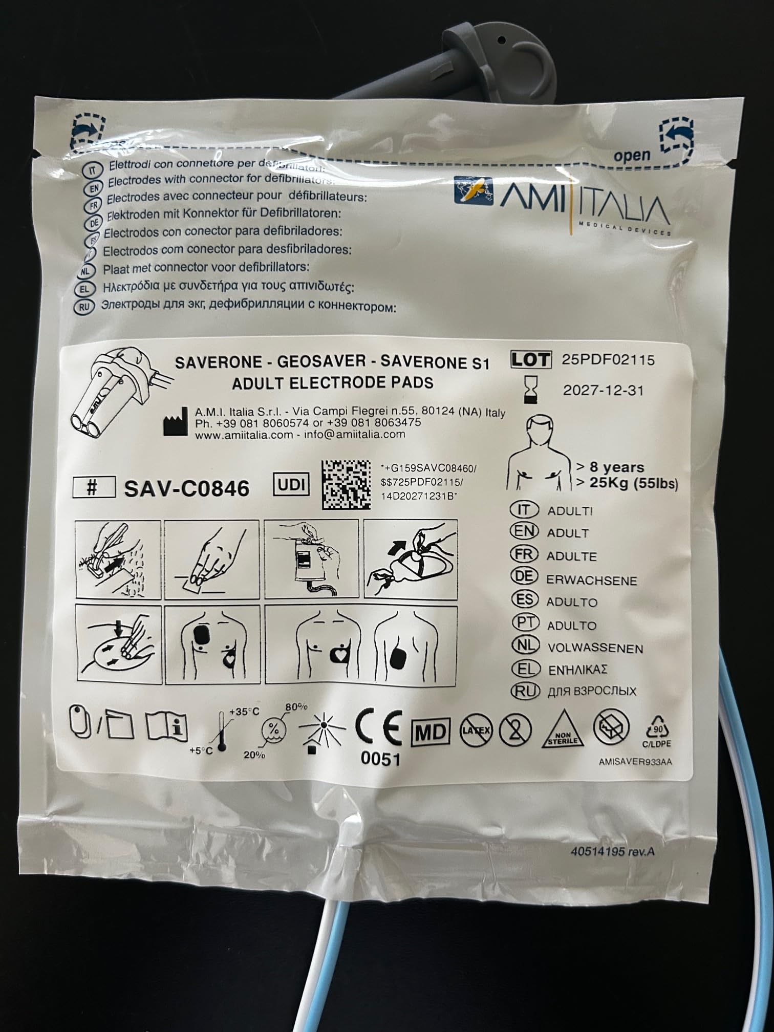 Saver One AED Defibrillator SA1 (SVO-B0001) (halbautomatische Schockauslösung) mit Metallwandkasten und AED-Standortwinkel