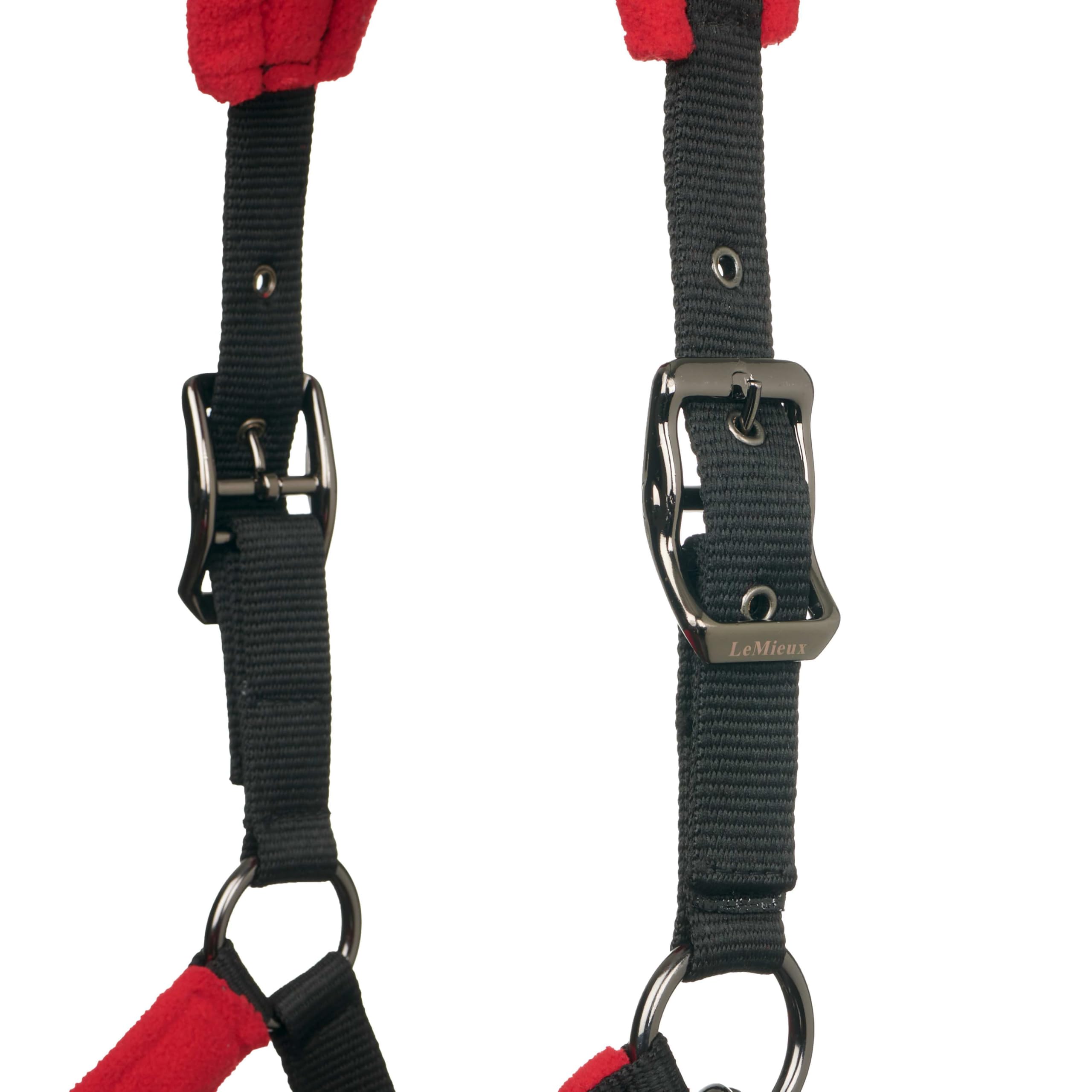LeMieux Vogue - Cavezza in pile con guinzaglio in peperoncino, imbottitura extra, regolabile a maglia barbazzale e cinturino per poll, extra piena