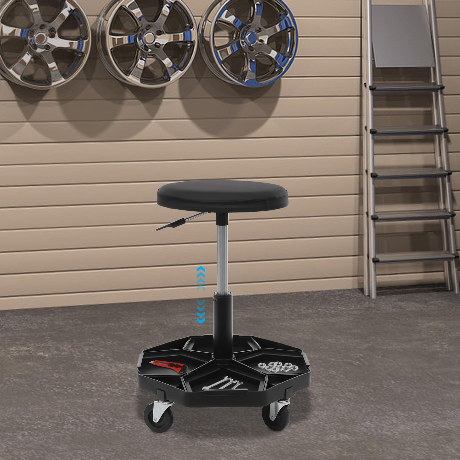 Sgabello da officina regolabile in altezza, con ruote e ripiano per attrezzi, 150 kg, per garage, negozi, saloni, officine (nero)