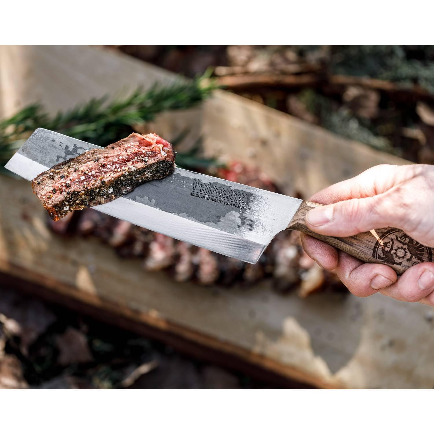 Petromax Kochmesser 17 cm - Profi Küchenmesser aus Solingen - Walnussholz | Handgefertigtes Allzweckmesser aus rostfreiem Stahl, ideal zum Schneiden, Hacken und Wiegen in der Outdoor-Küche