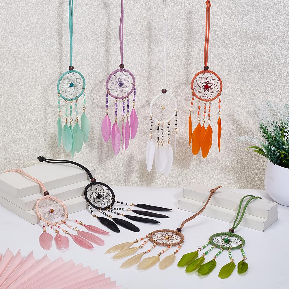 WEBEEDY 8 Couleurs Attrape Rêves de Petite Taille pour Décorer Le Rétroviseur de la Voiture Attrape Rêves Fait Main avec Pendentif Plume et Perles pour Voiture Chambre Décor de Maison 27cm Longueur