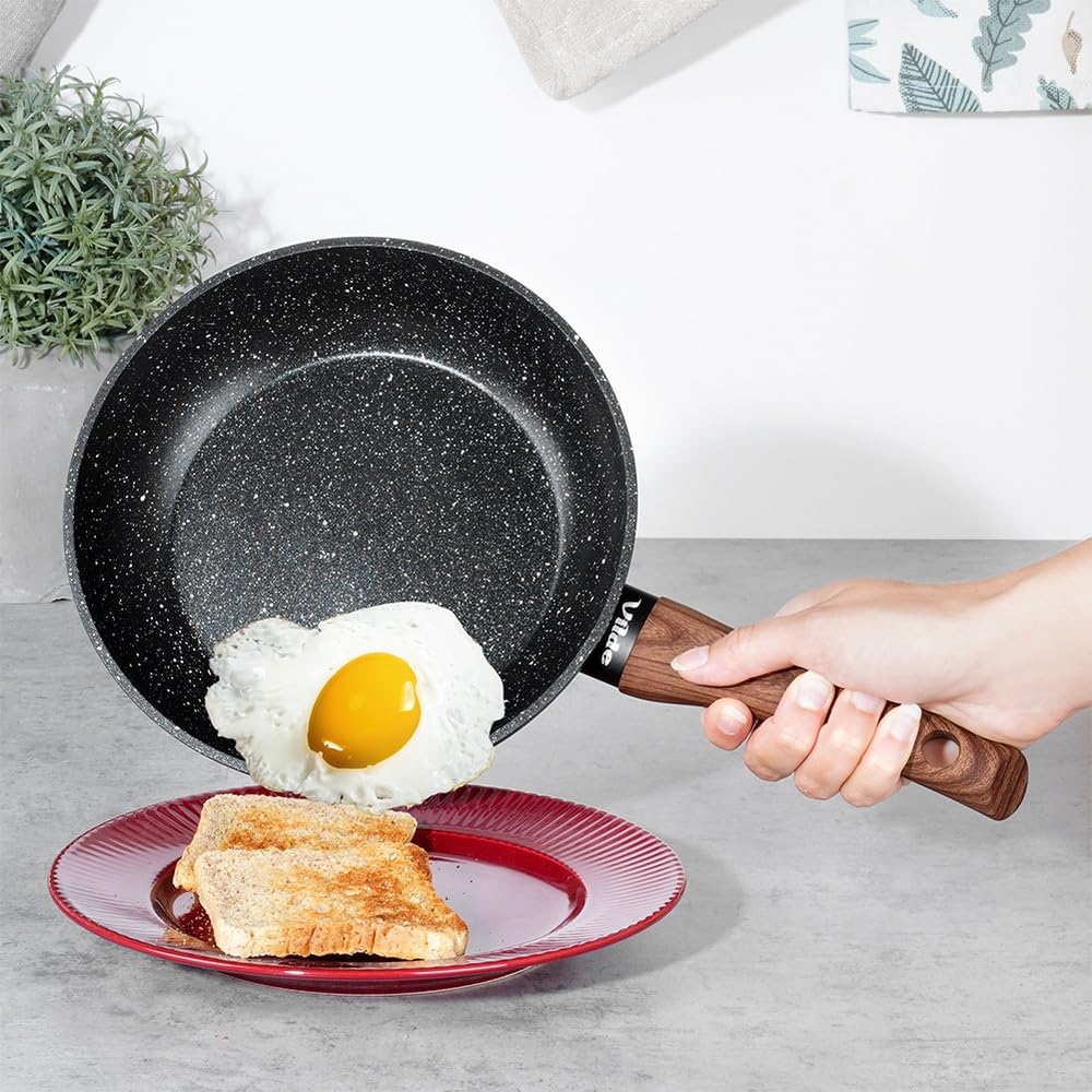 Vilde 3-częściowy zestaw patelni do kuchenek indukcyjnych z aluminium, nieprzywierająca powłoka granitowa, patelnie 20/24/28 cm, nadają się do mycia w zmywarce, uchwyt o wyglądzie drewna