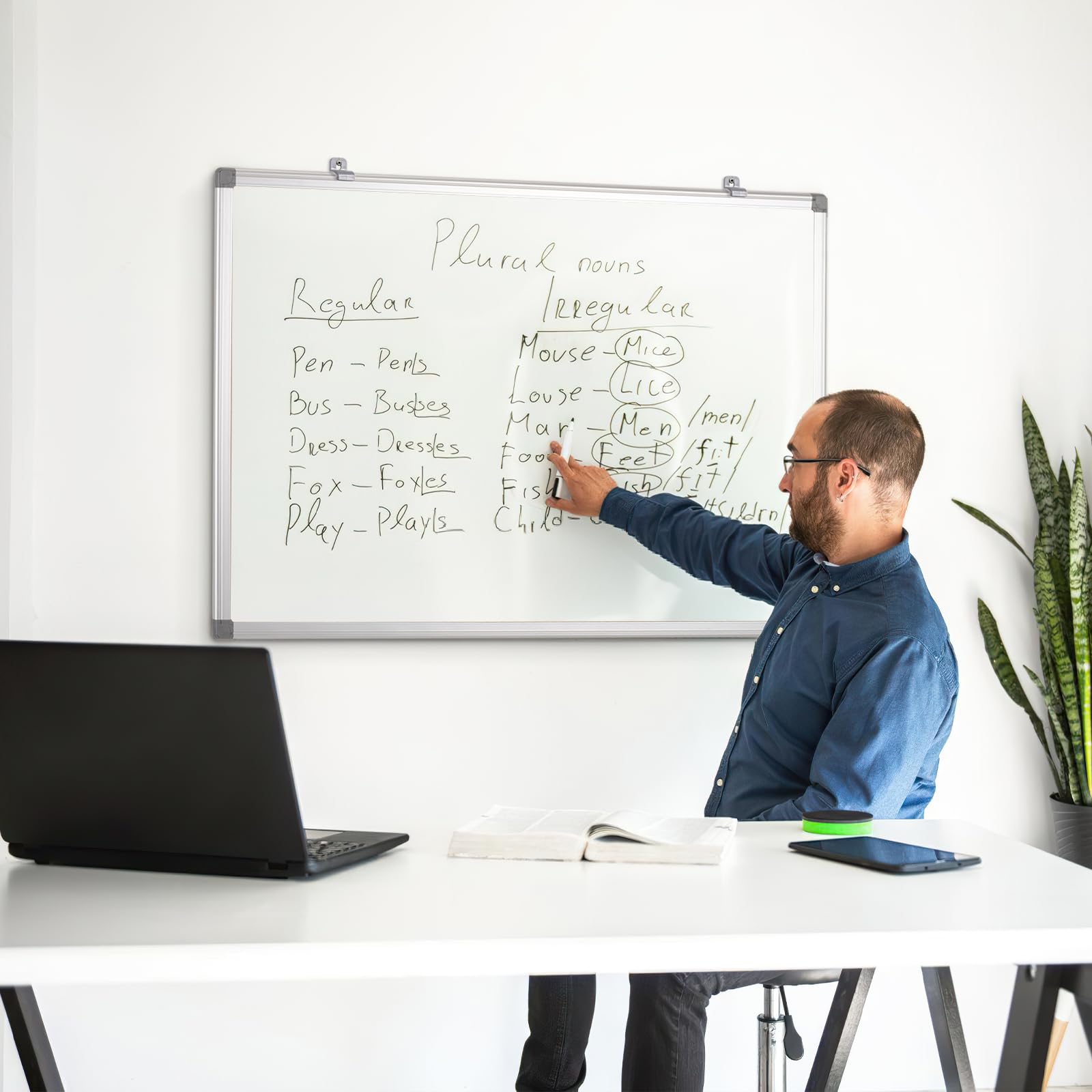 SWANCROWN Tableau blanc magnétique 90 x 60 cm, Tableau velleda | avec Cadre aluminium, Mural, Effaçable à Sec, Tableau blanc magnetique pour une utilisation, bureau et à la maison