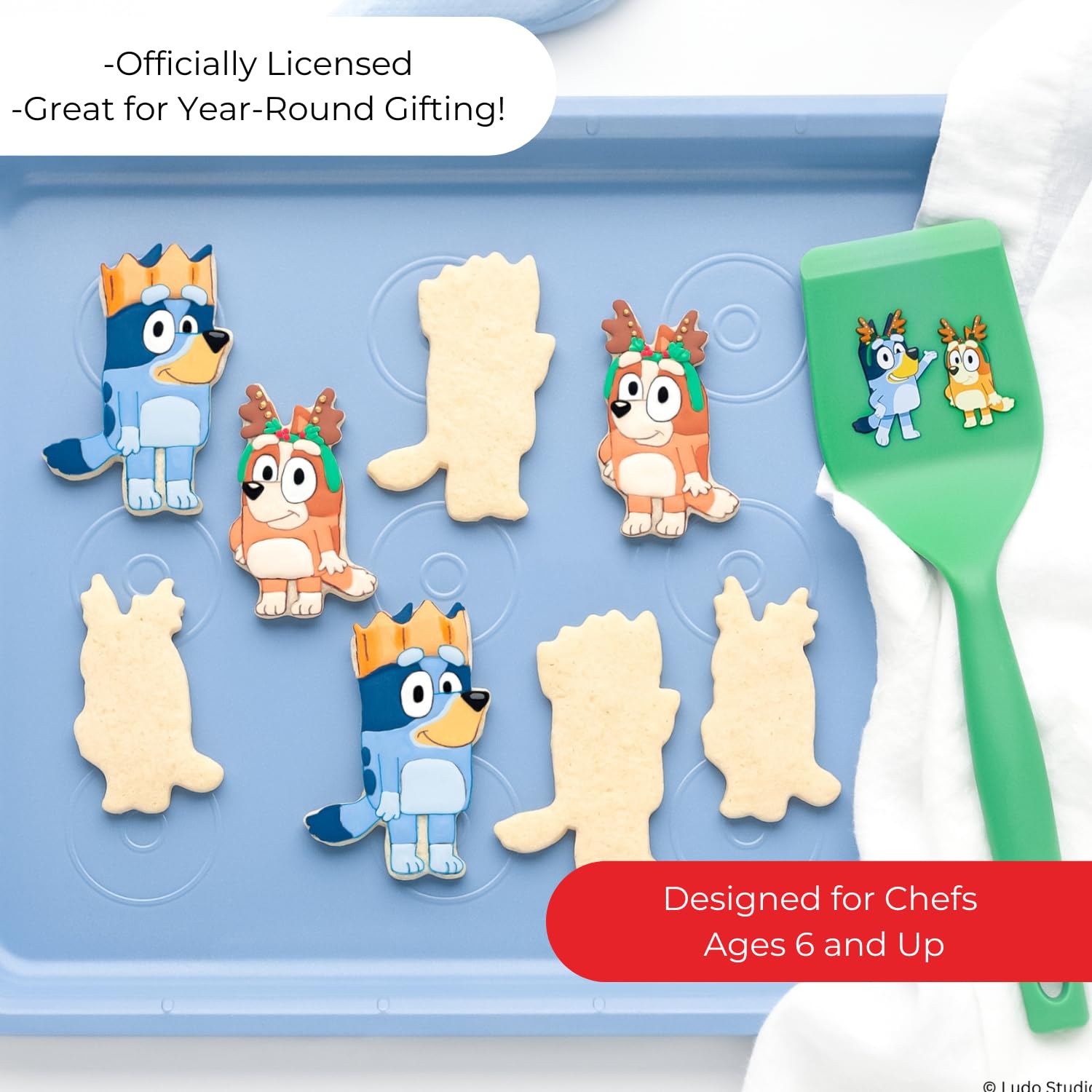 Amazon.com: Handstand Kitchen Bluey Holiday Baking Set with Bluey