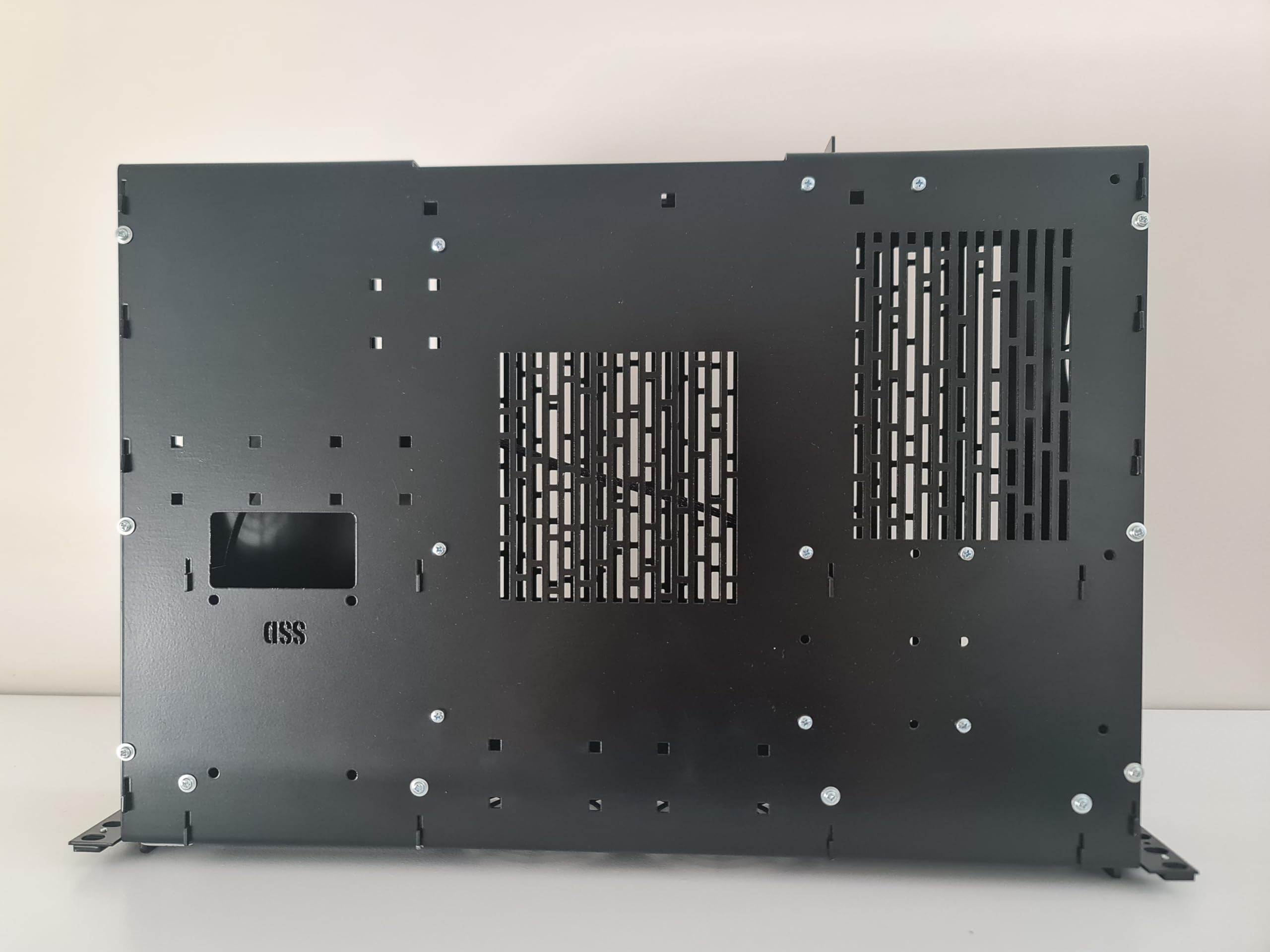 R-CASE 4 - RACK RAL case 19 pulgadas, tamaño 2U, ATX o mATX + GPU, recubrimiento en polvo, FAN 80x80