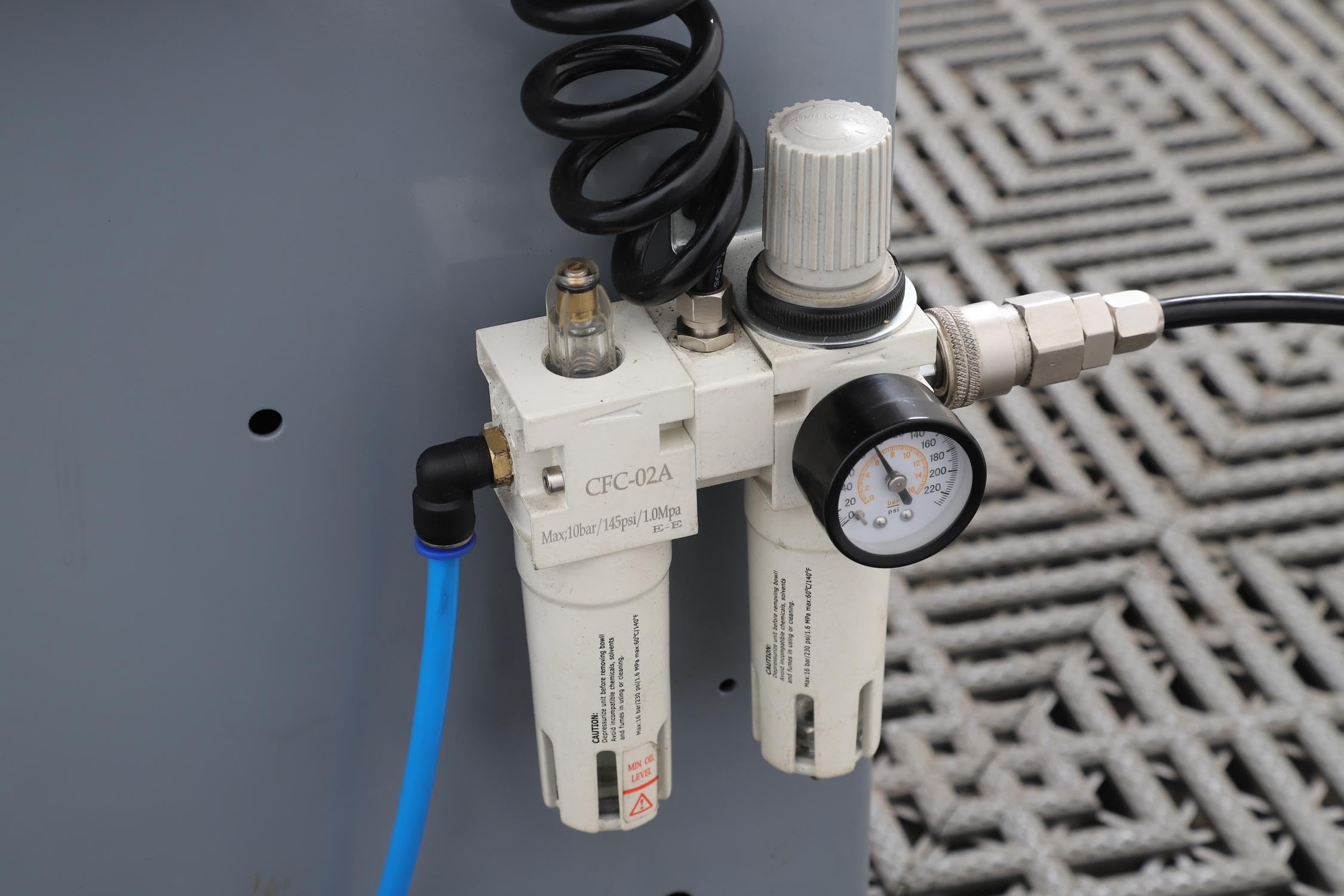 Macchina smontagomme RebarTech, attrezzatura pneumatica per il cambio gomme per officine di riparazione pneumatici.