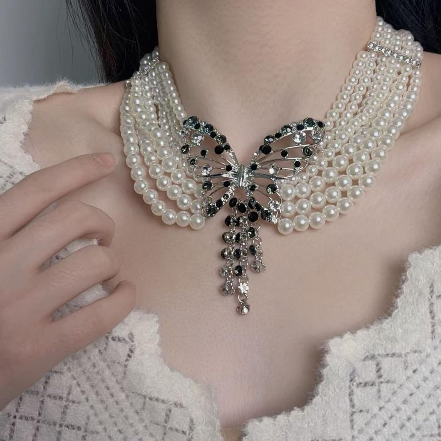 Multi-Strand Pearls Necklace with Crystal Butterfly Pendant for Women Jewelry Fashionable Multi-Layer Pearls Chain Necklace with Delicate Crystal Butterfly Adjustable Length Neckchain Accessory