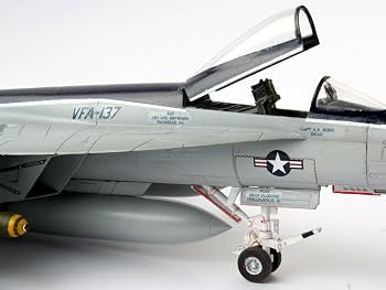 Amazon | ドイツレベル 1/72 F/A18E スーパーホーネット プラモデル