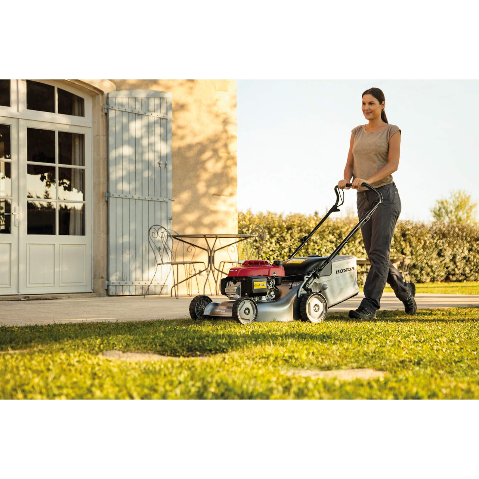 Honda HRG466SKEP - Cortacésped rotativo autopropulsado de cuatro ruedas con instalación de mulching de 18 pulgadas (nuevo modelo de motor 2020)