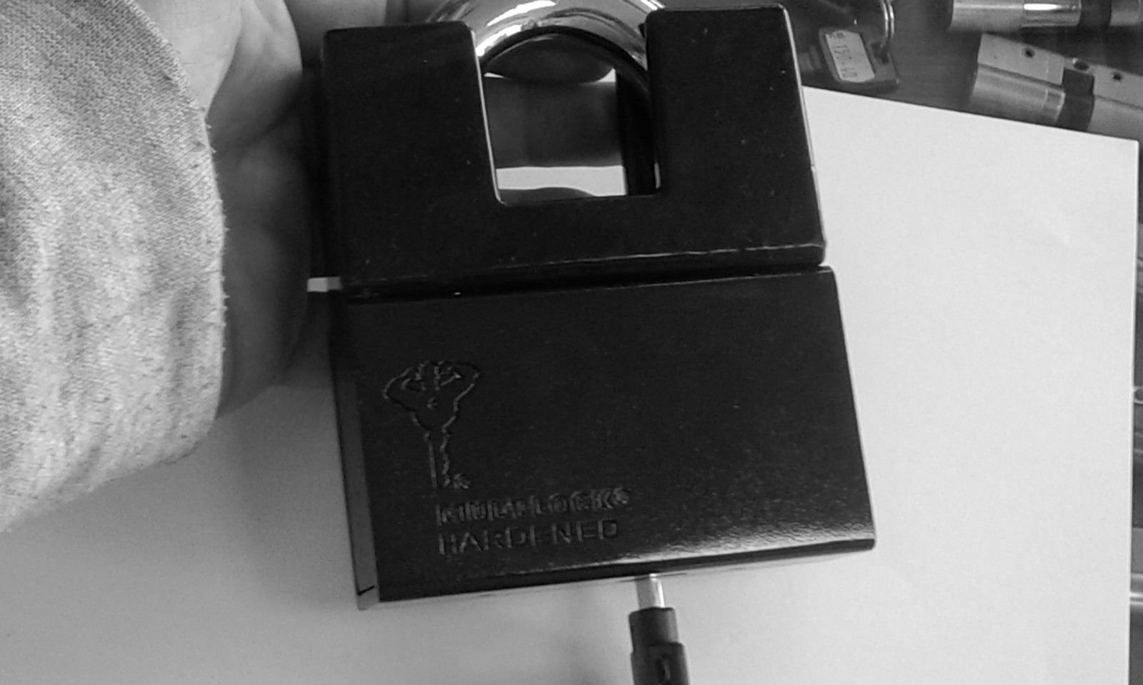 Amazon | Mul-t-lock 南京錠16mm:(セキュリティ区分:レベル5 EN 12320