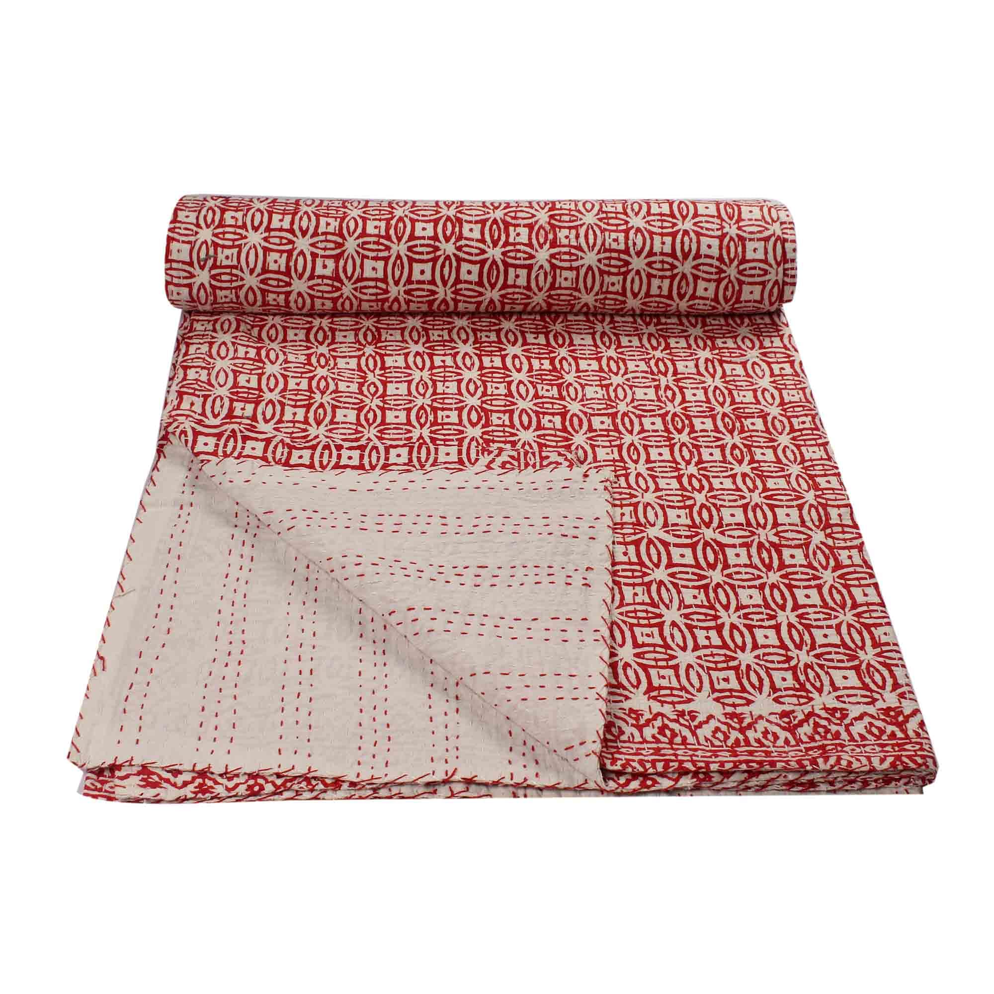 Couvre-lit en coton Kantha idéal pour un salon bohème et cosy