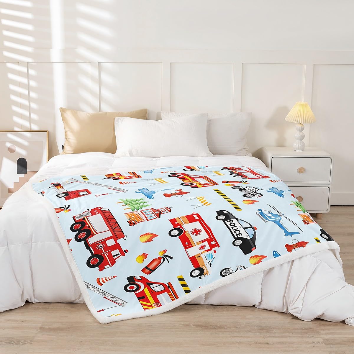 Loussiesd Manta con estampado de camión de bomberos para niños, 150 x 200 cm, diseño de coche de policía, moto y avión, manta para niños, adolescentes, vehículos de tráfico