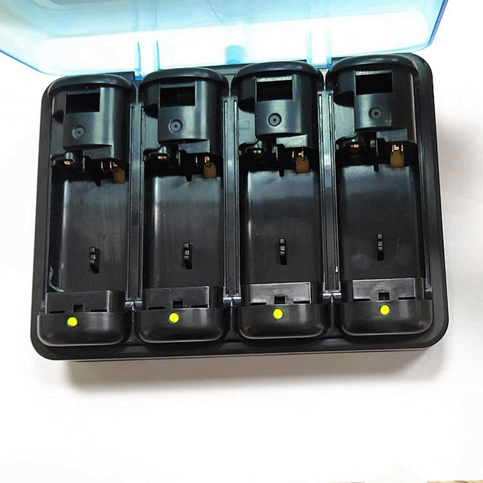 SOONHUA Stazione di ricarica per Wii, stazione di ricarica con 4 batterie ricaricabili 2800mAh e indicatori LED per telecomando Wii